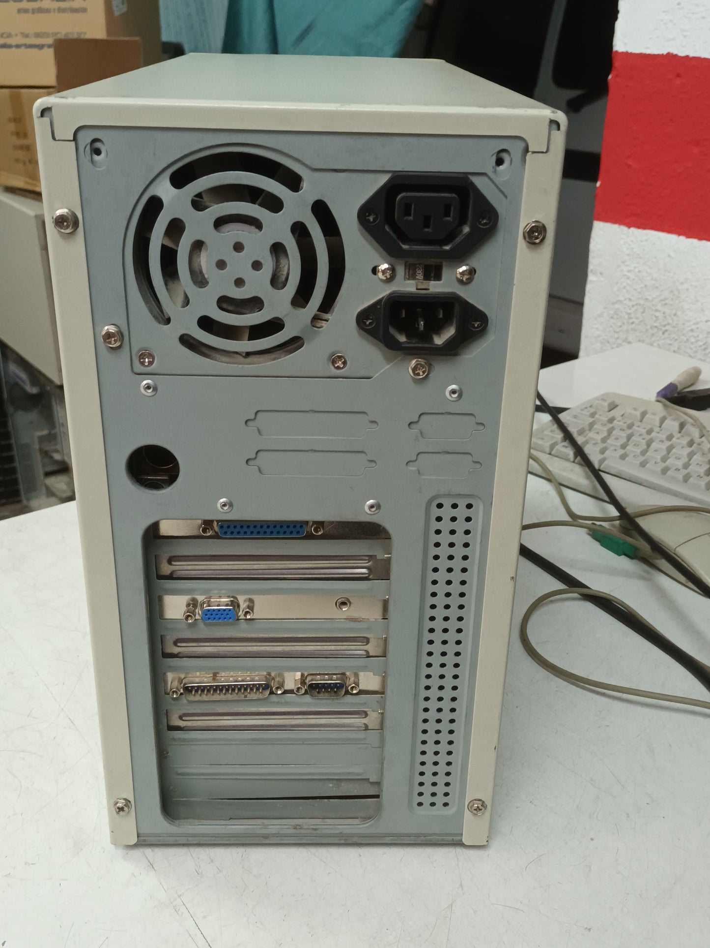PC ANTIGUA, RETRO, CYRIX, (N-31)