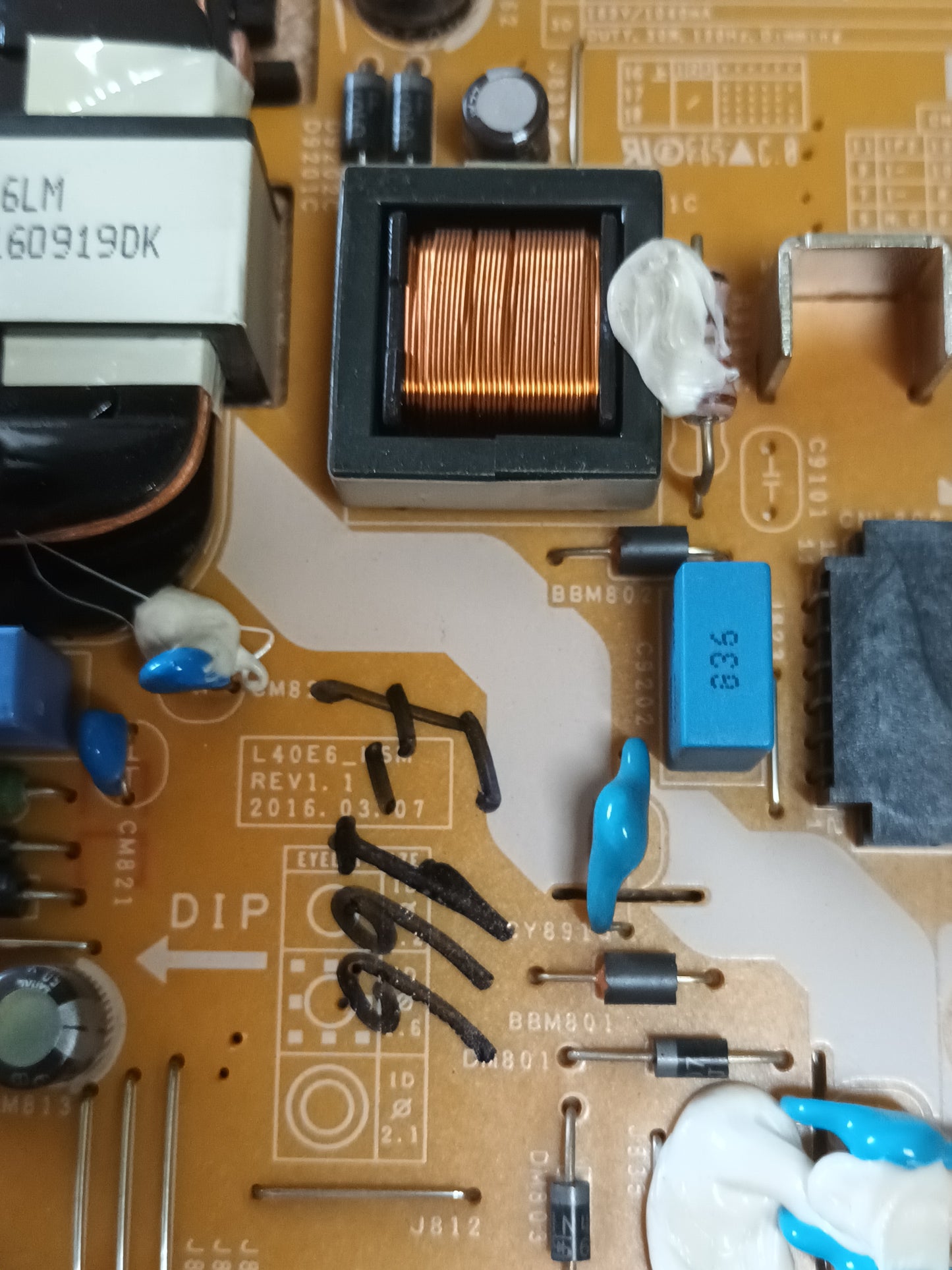 BN44-00875A, de Samsung UE40KU6400U