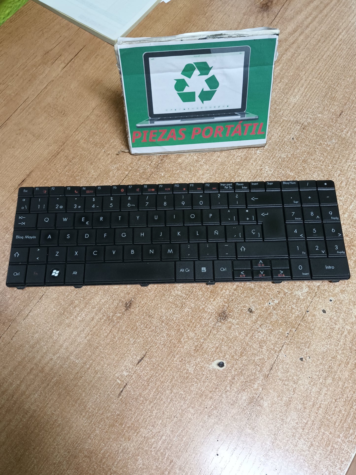 TECLADO DE P. BELL TJ 71, MODELO: MP-07F36E0-4424H,