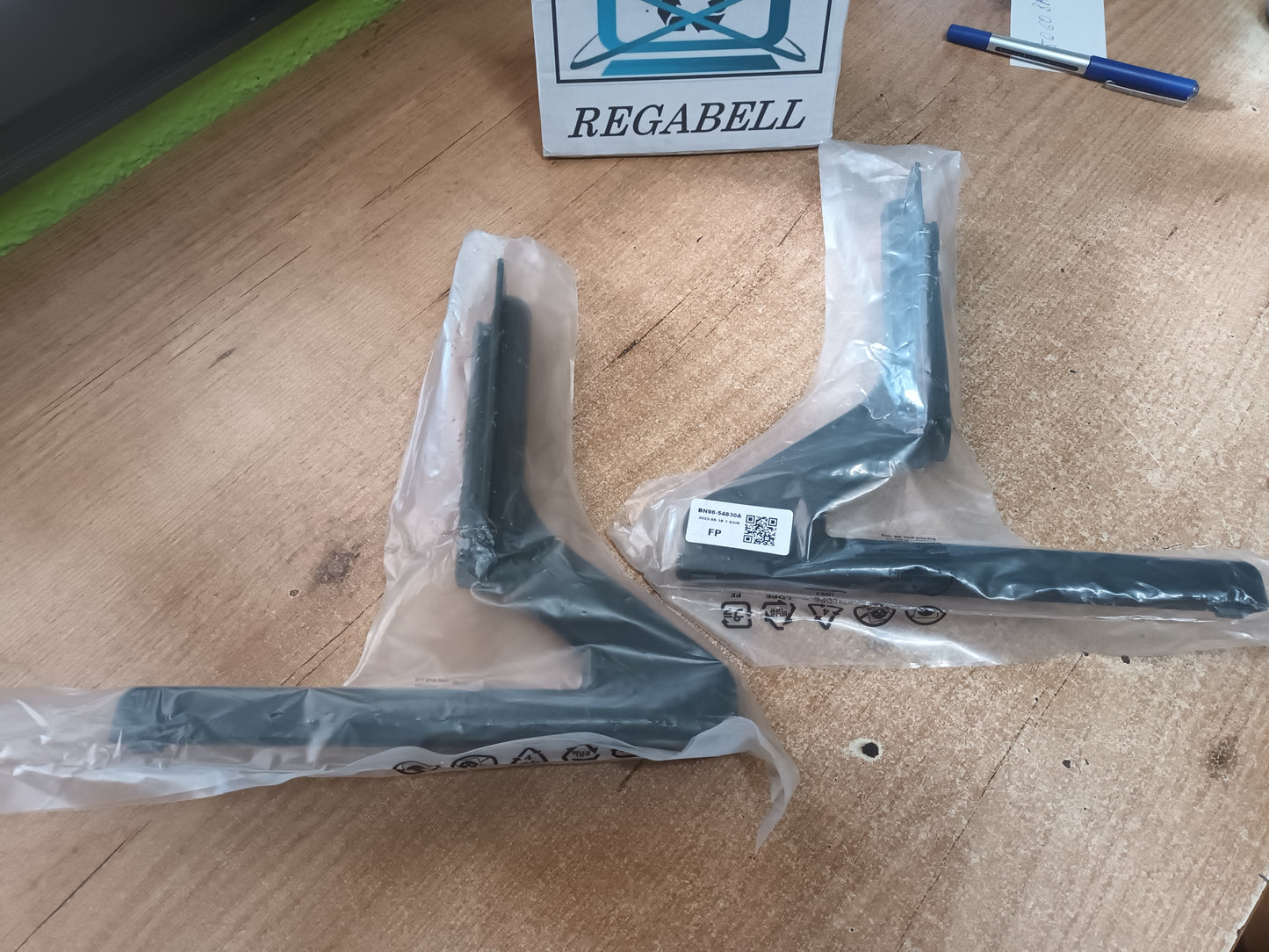 soporte, pies de SAMSUNG QE55Q60BA, NUEVO