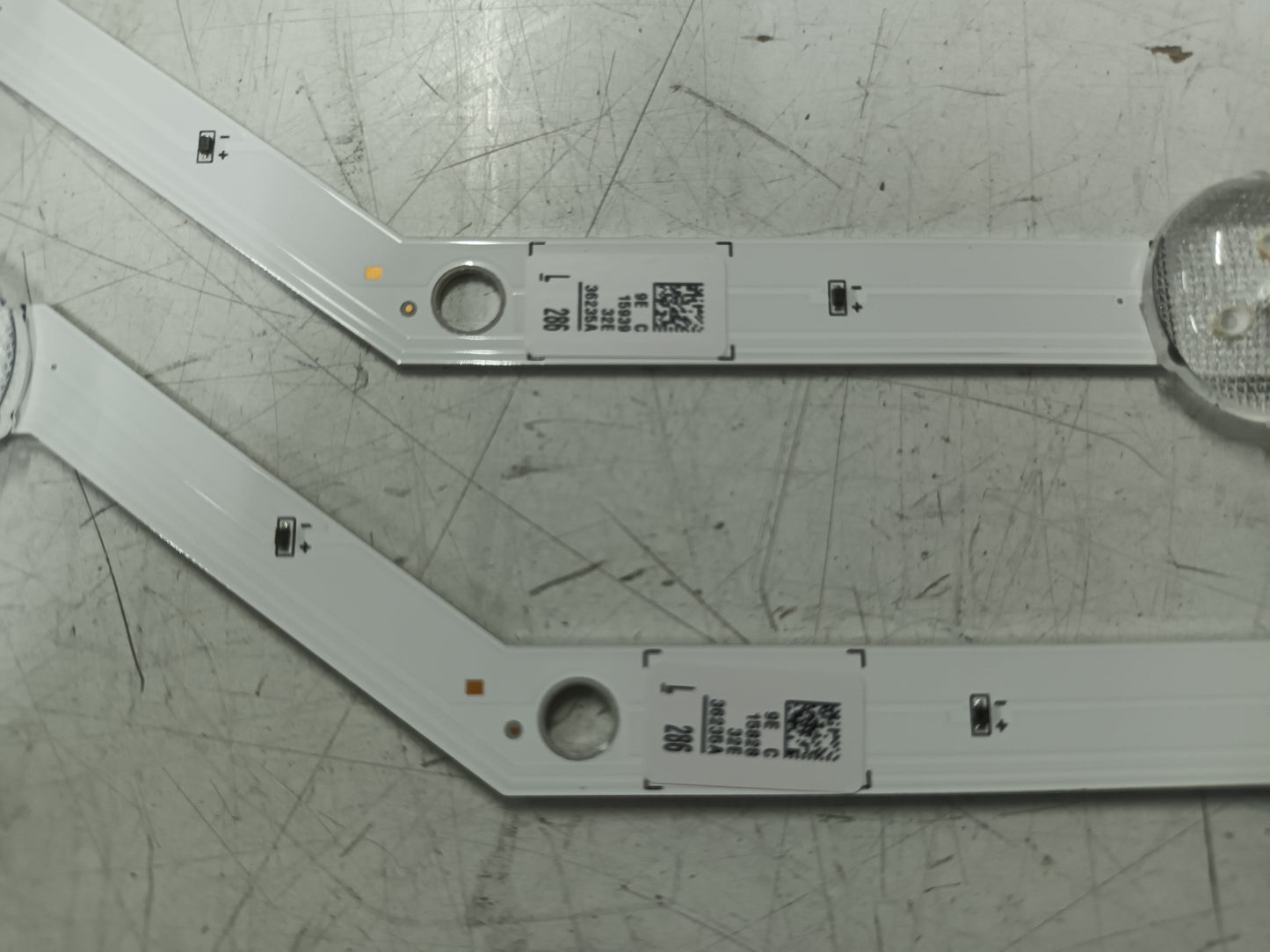 LG32J5000AW, TIRAS LED (ref,26)