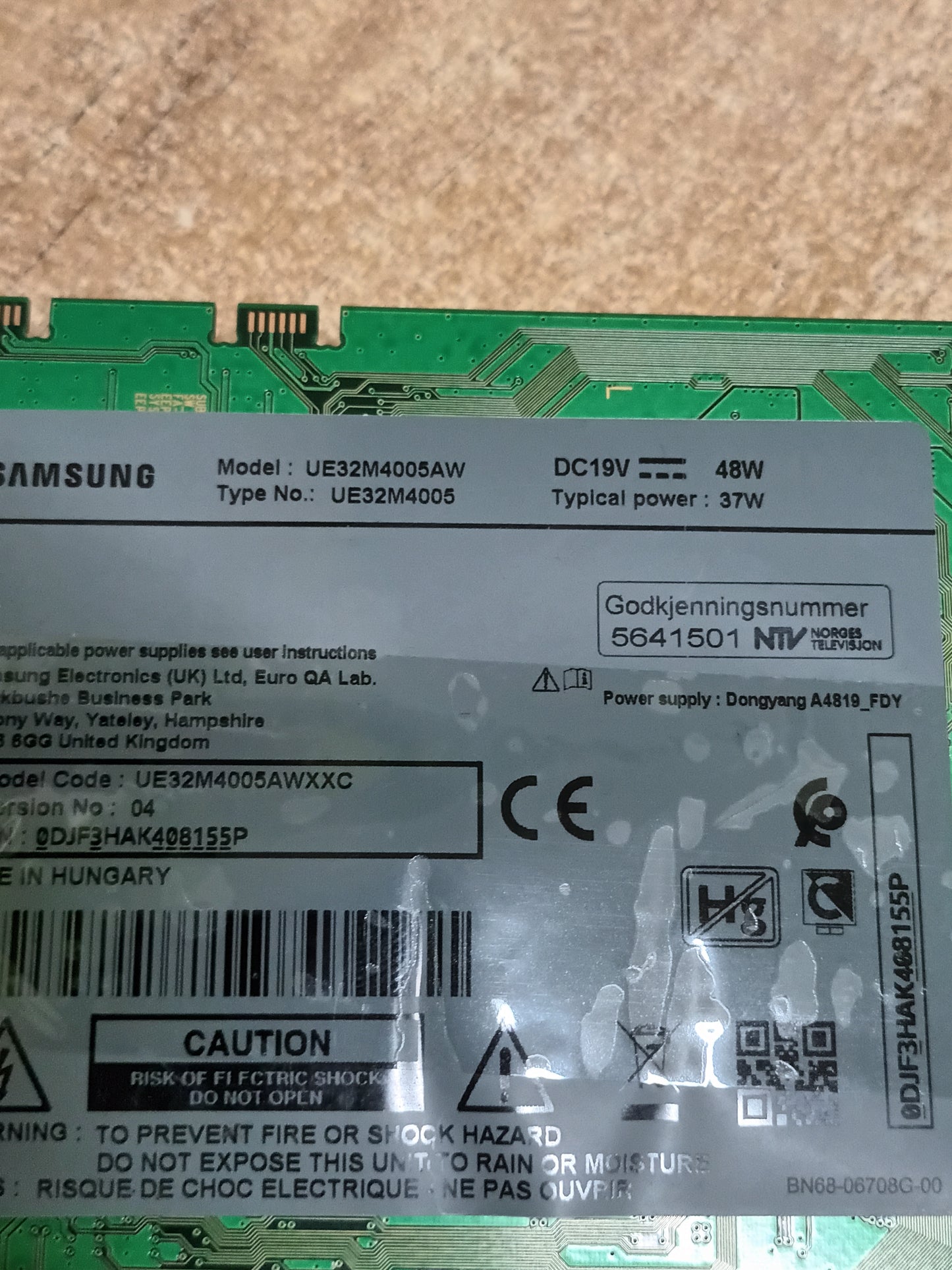 BN94-12759S, de SAMSUNG UE32M4005AW