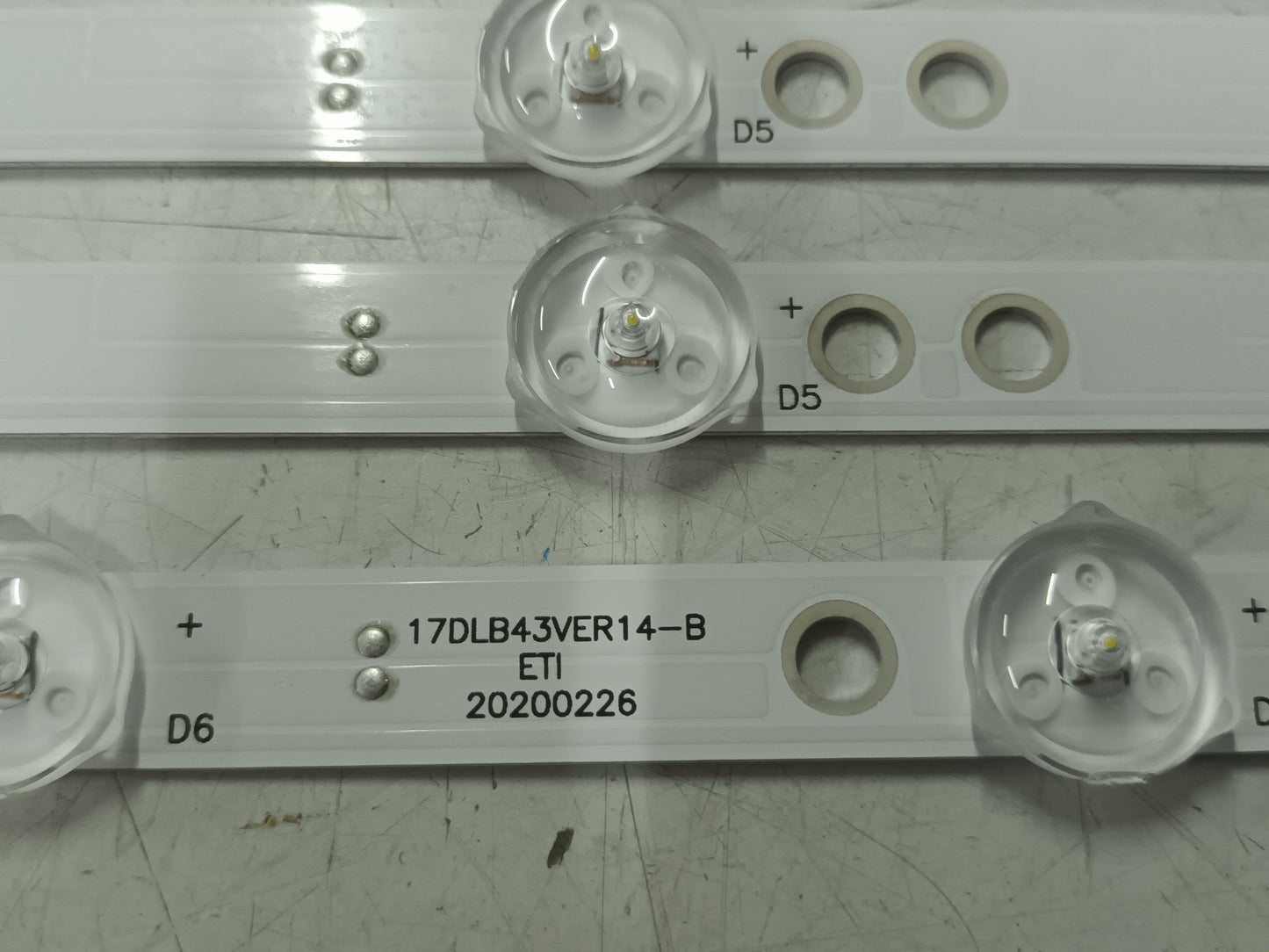 TOSHIBA 43UA3083DG, KIT TIRAS LED, (ref,68)