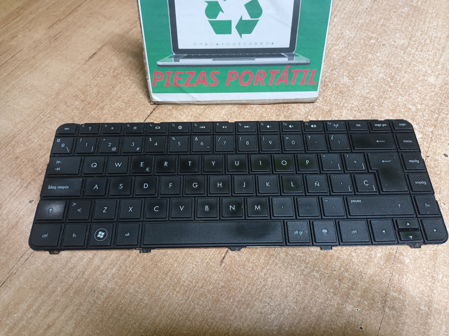 TECLADO HP SERIE G4 Y G6 MODELO: AER15P00110, 