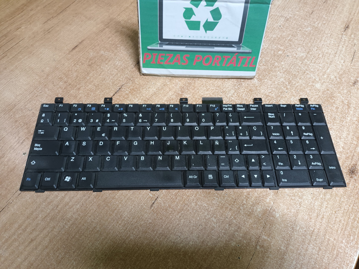 TECLADO MSI M670 REFERENCIA: MP-03233E0-359F,