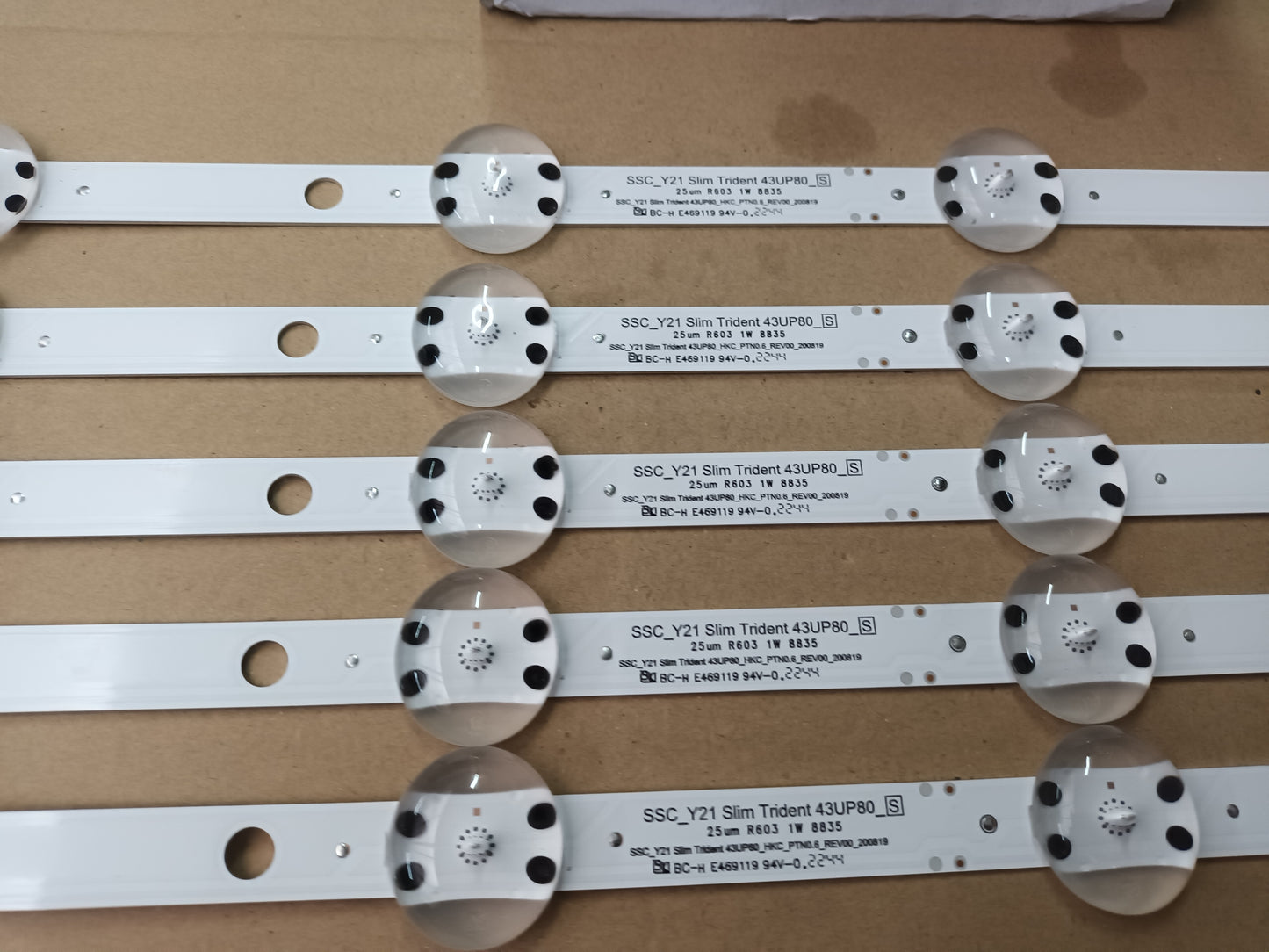 LG43UQ80006LB, KIT TIRAS LED, (ref,155)