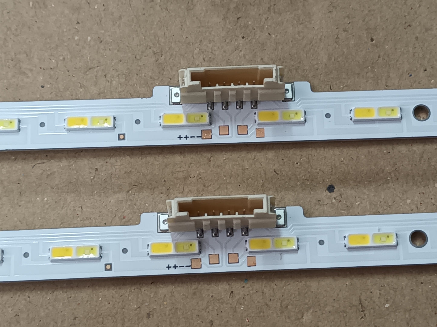 KIT 2 tiras de retroiluminación de SAMSUNG UE65TU8505U