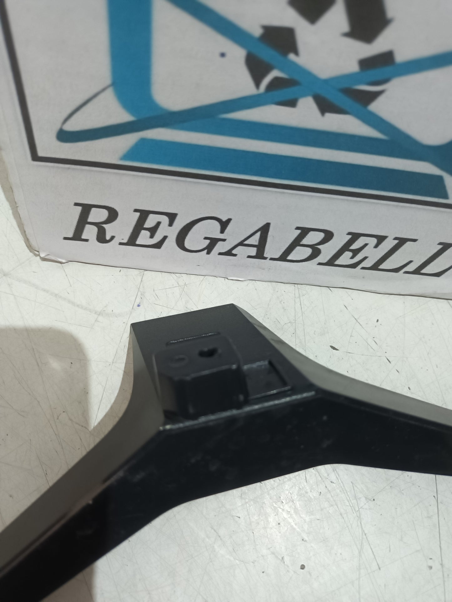 Pies TV LG 43UP8000LR (Ref. 67)