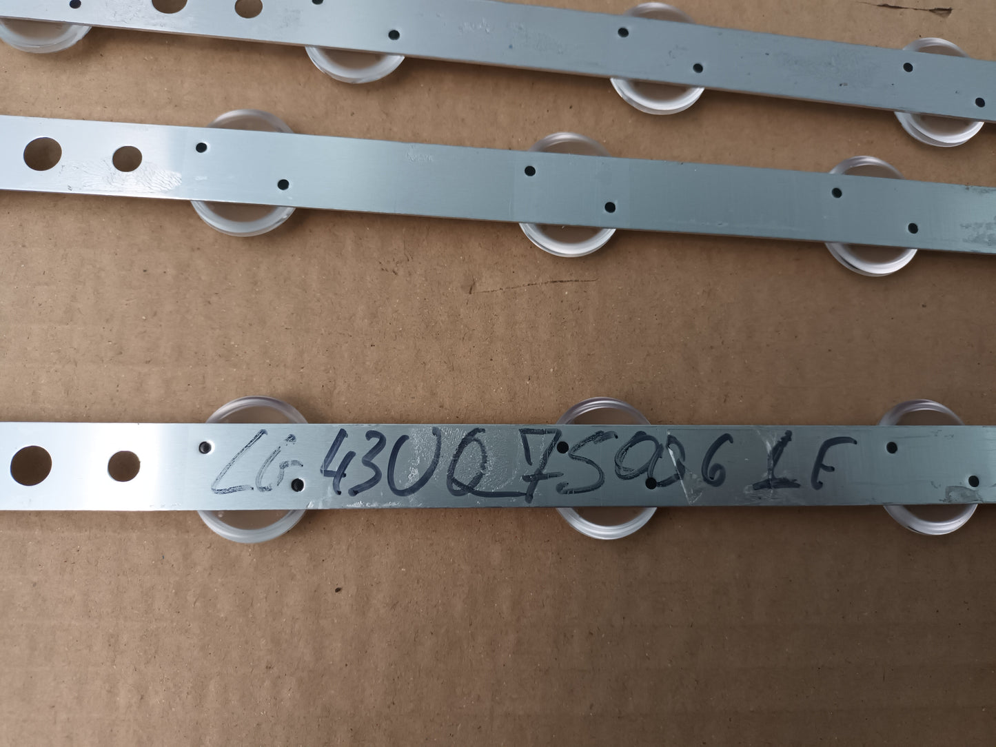 LG43UQ75061F, KIT TIRAS LED (ref,112)