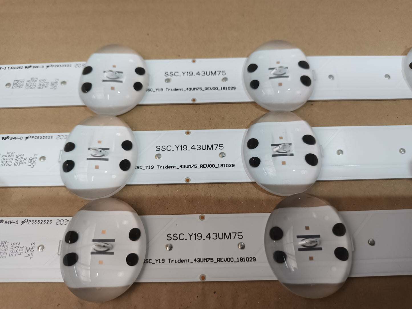 LG43UM81006LB, KIT TIRAS LED (ref,138)