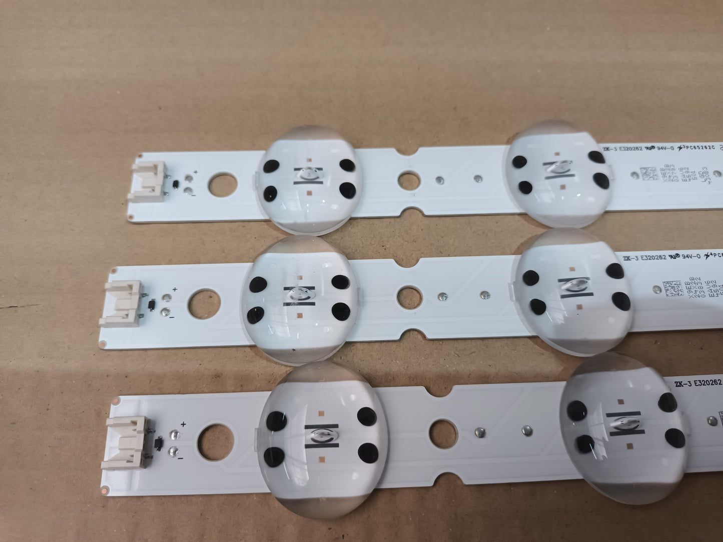 LG43UM81006LB, KIT TIRAS LED (ref,138)