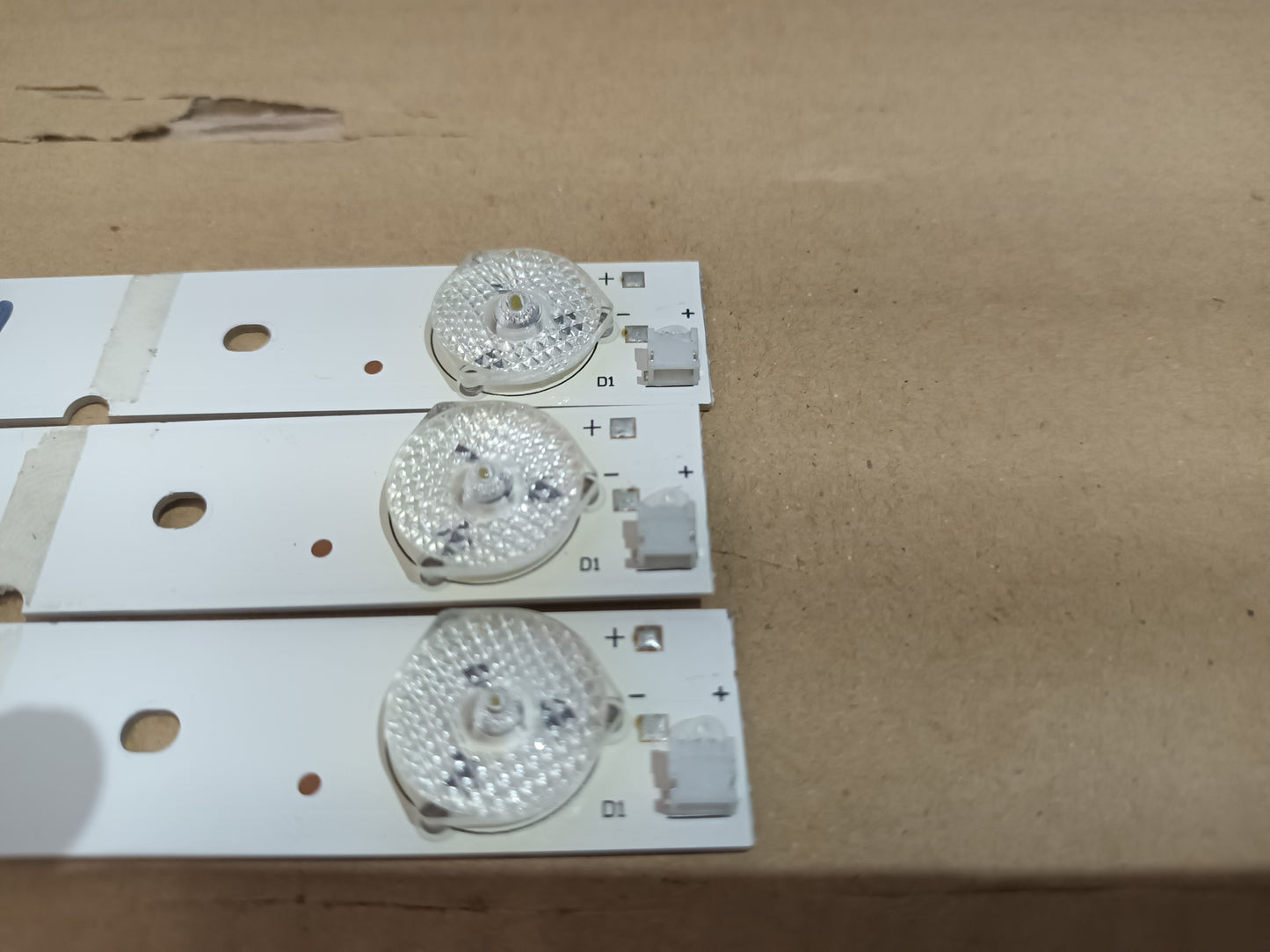 POLAROID 32R4PR004, KIT TIRAS LED (ref,182)