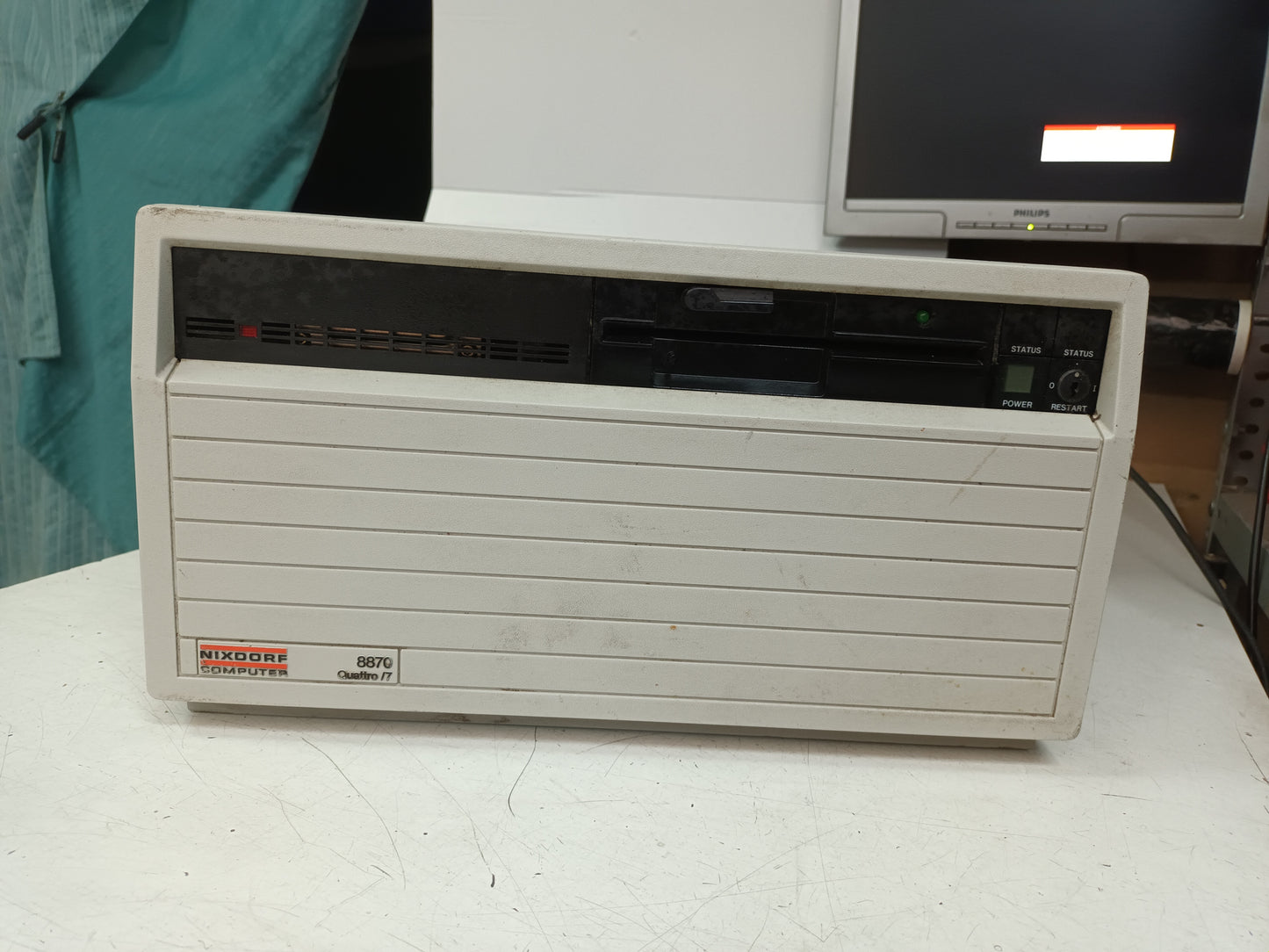 NIXDORF COMPUTER 8870-M7