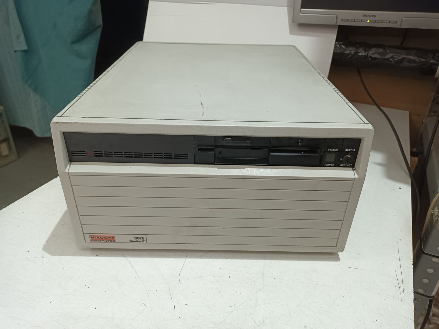 NIXDORF COMPUTER 8870-M7