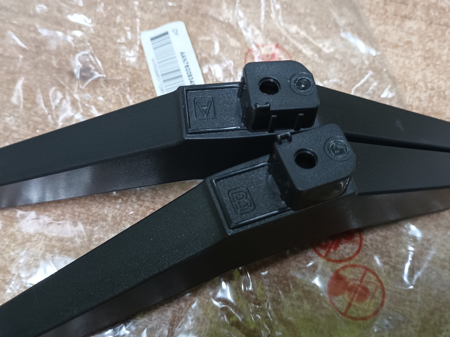 PIES DE TV LG DE 43 PULGADAS, (NUEVOS) (ref. 159)