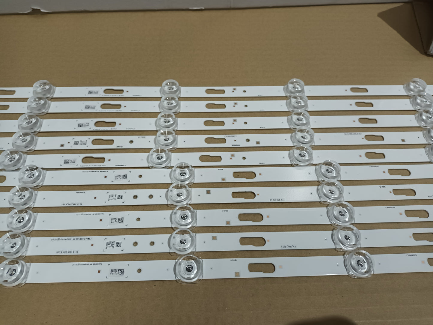 UE65AU7105K, KIT 10 TIRAS LED NUEVAS, (ref,213)