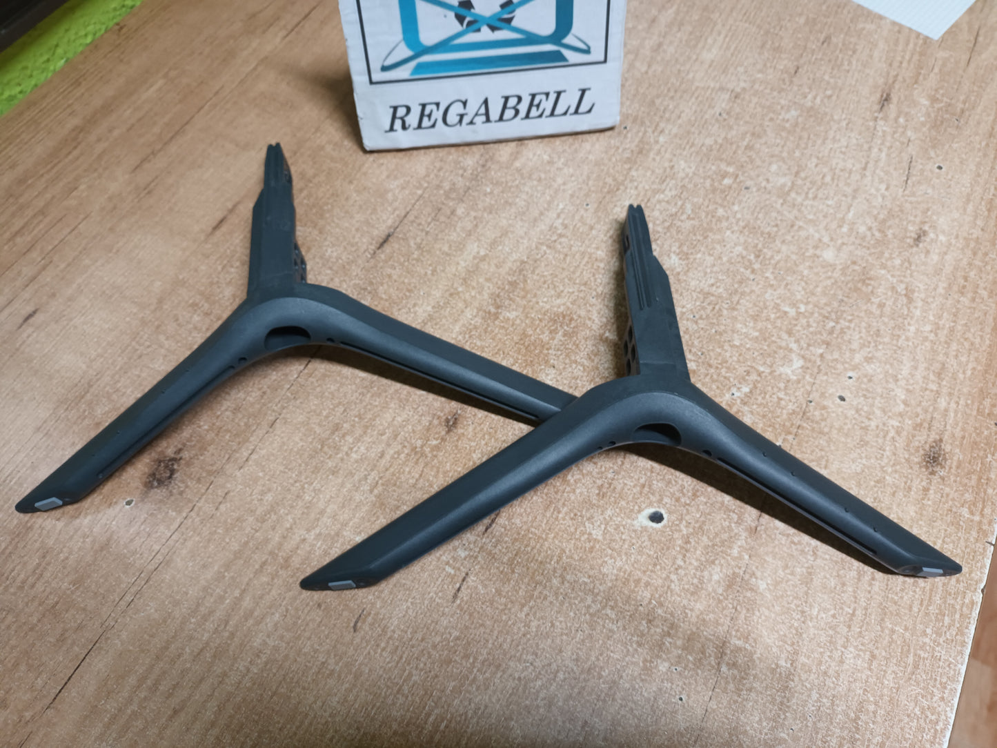 soporte, pies de SAMSUNG UE65AU7105K, (NUEVOS)