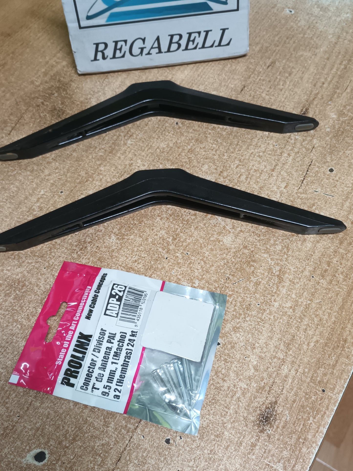 PIES DE TV TCL 55P635,