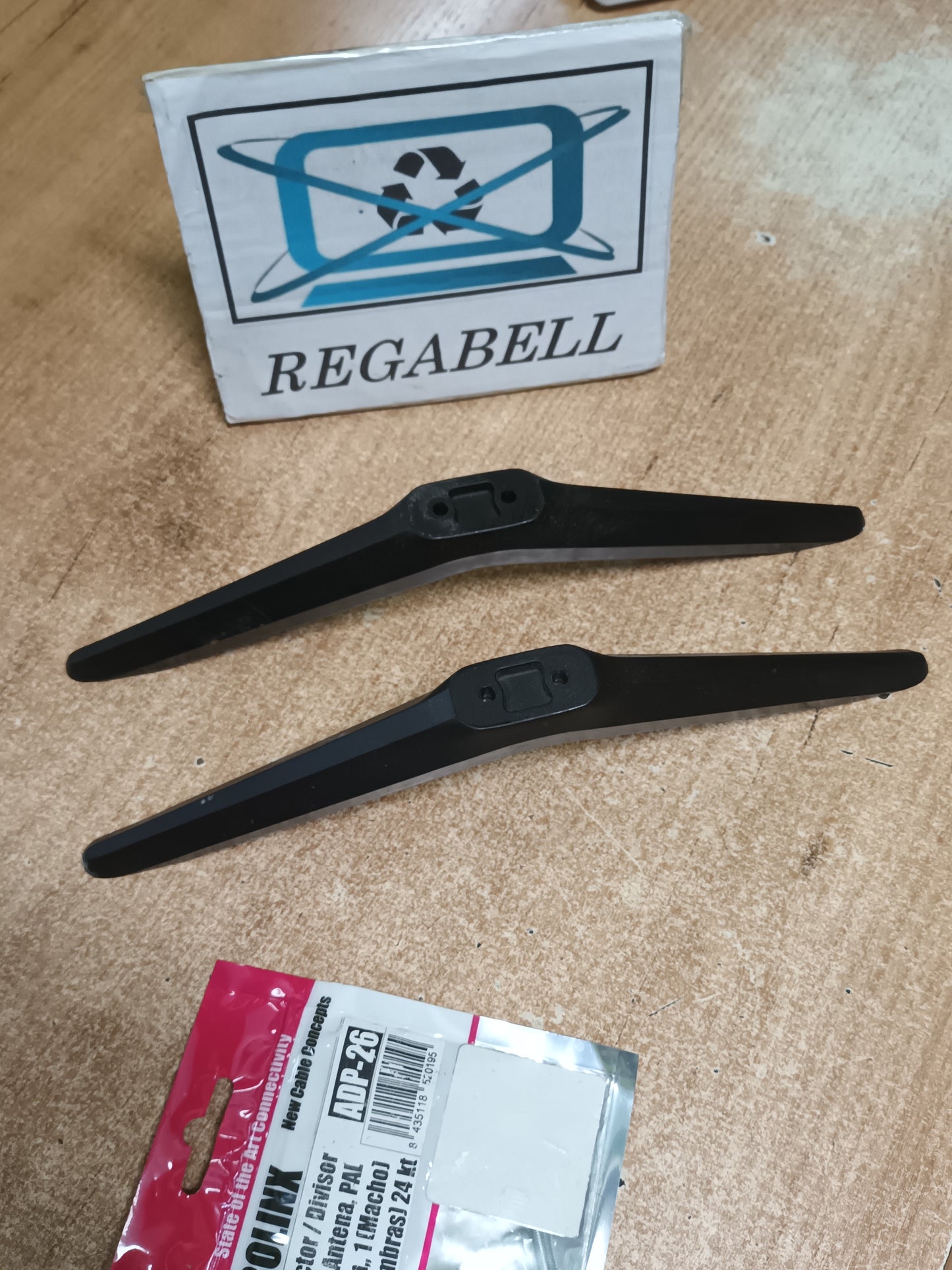 PIES DE TV TCL 55P635,