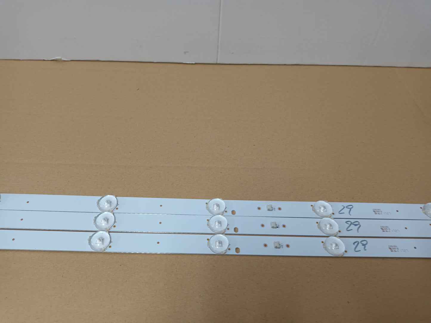 SHARP LC-32HG5141E, KIT 3 TIRAS LED (ref,29)