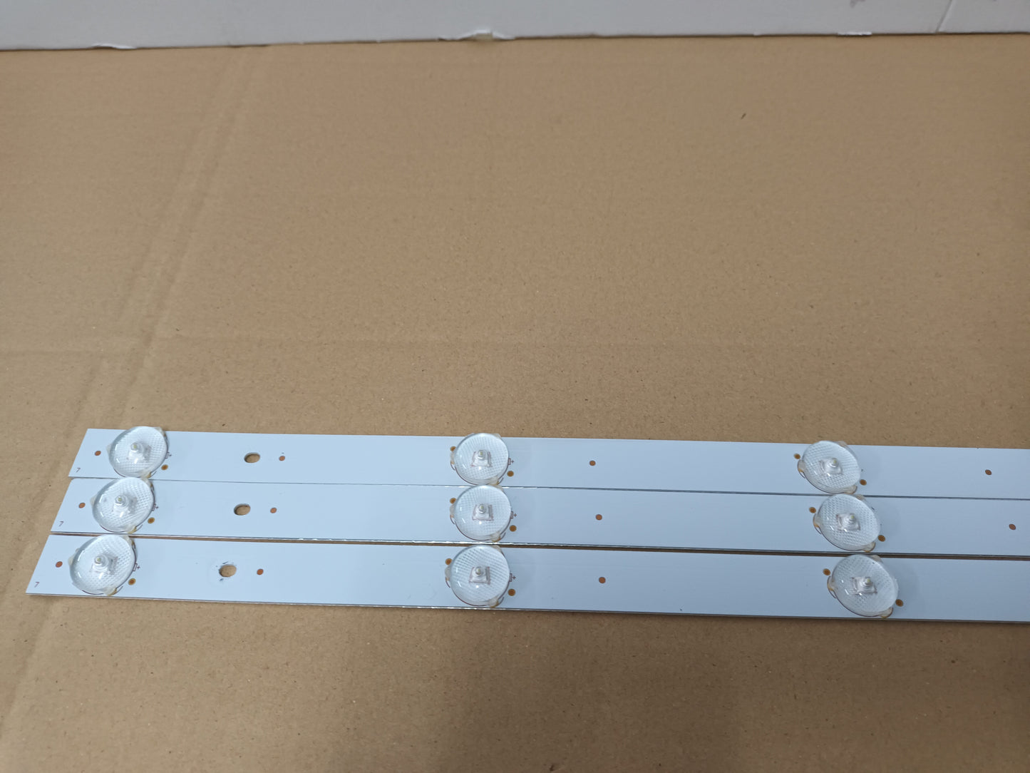 SHARP LC-32HG5141E, KIT 3 TIRAS LED (ref,29)