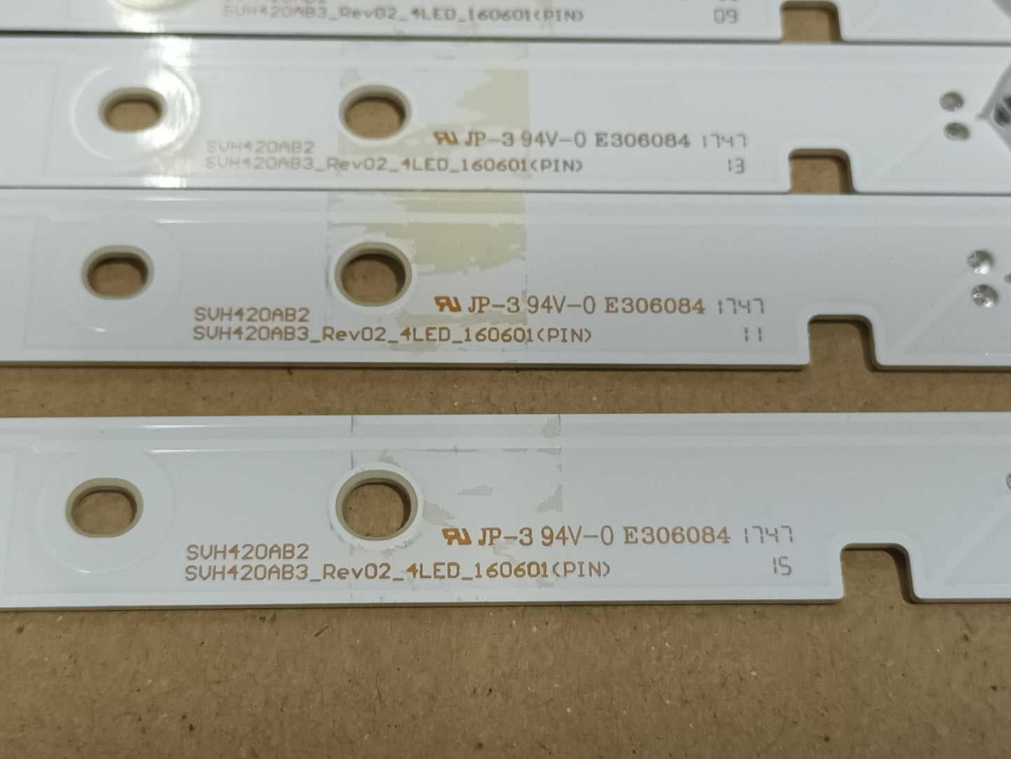 HISENSE H43N5300, KIT 7 TIRAS LED (ref.226)