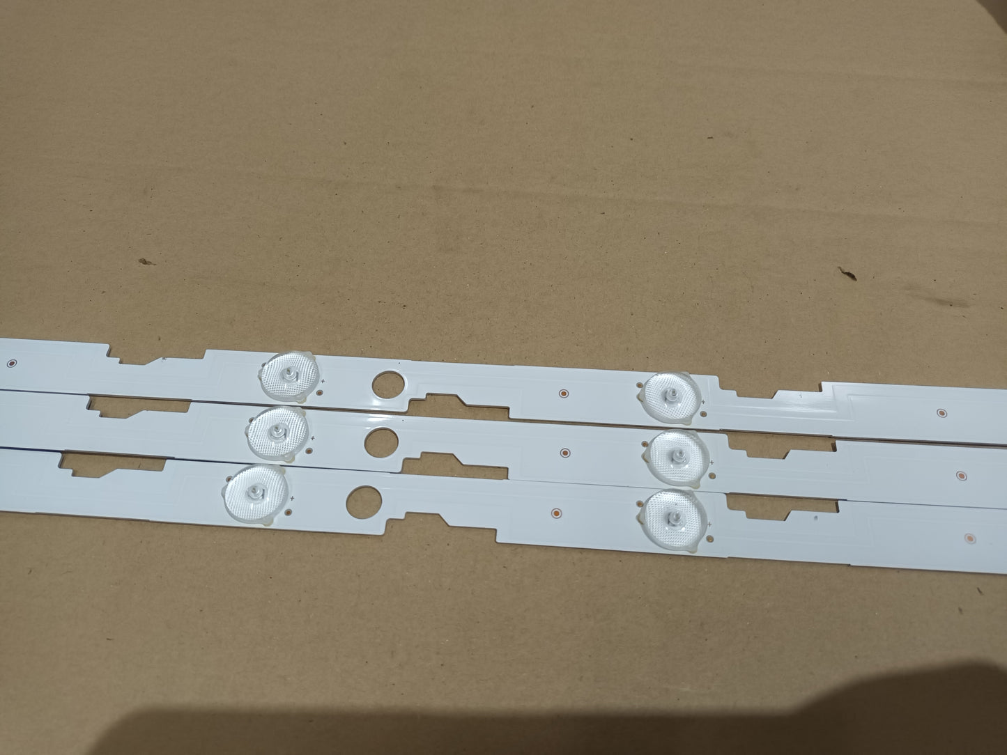 SHARP LC-40FG5342E, KIT 3 TIRAS LED (ref,125)