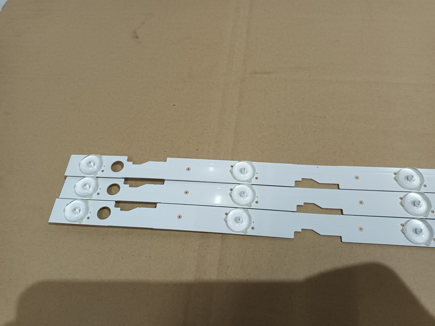 SHARP LC-40FG5342E, KIT 3 TIRAS LED (ref,125)