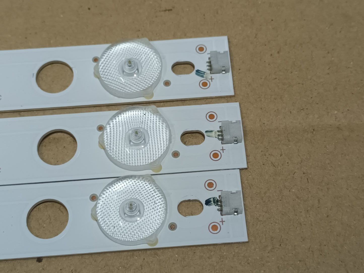 SHARP LC-40FG5342E, KIT 3 TIRAS LED (ref,125)