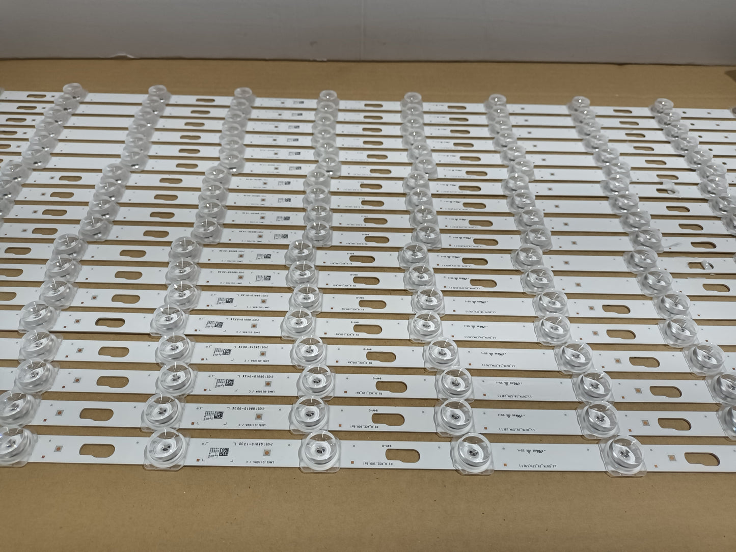 SAMSUNG TU98DU9005K, KIT 18 TIRAS LED nuevas.