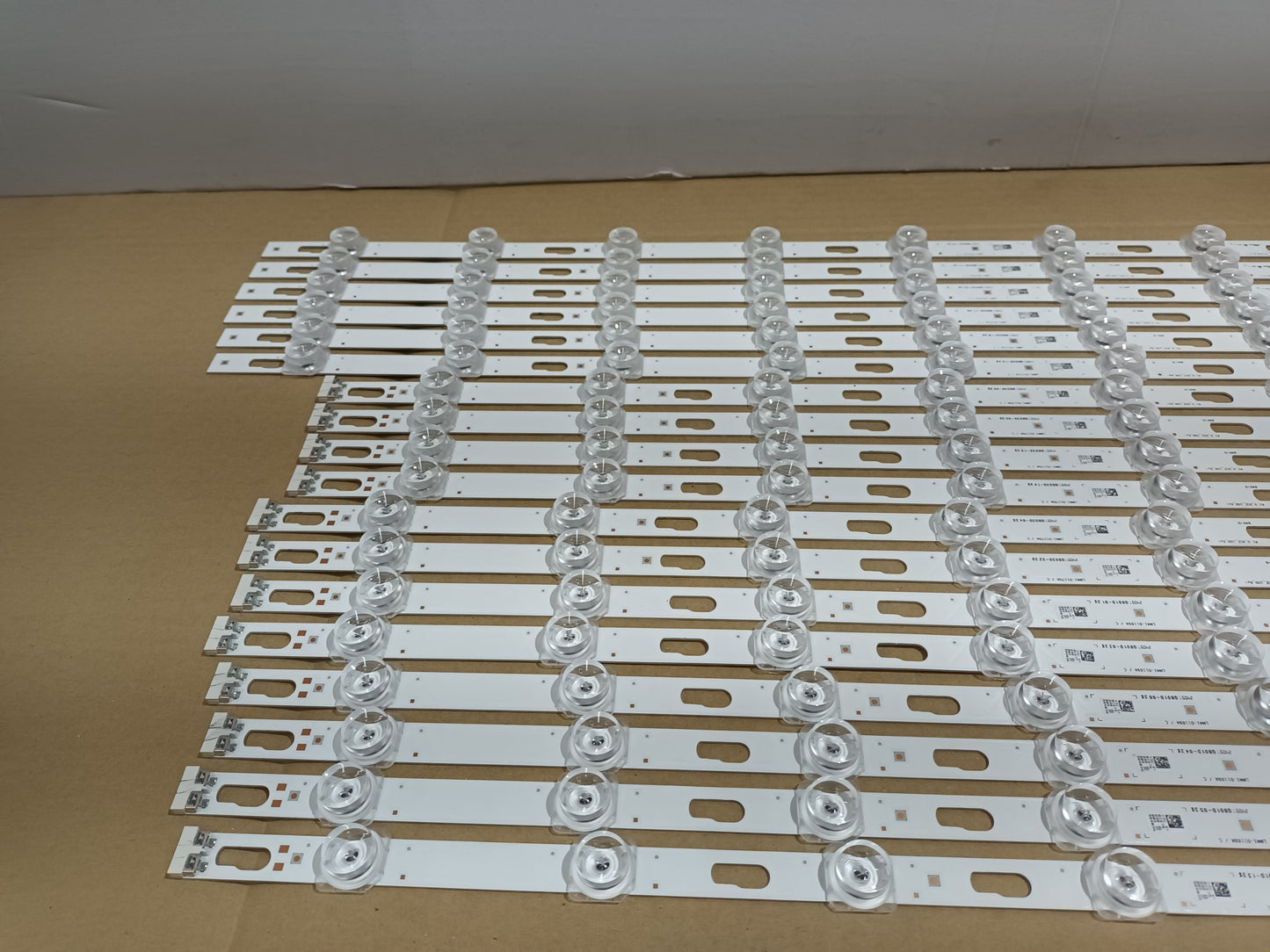 SAMSUNG TU98DU9005K, KIT 18 TIRAS LED nuevas.