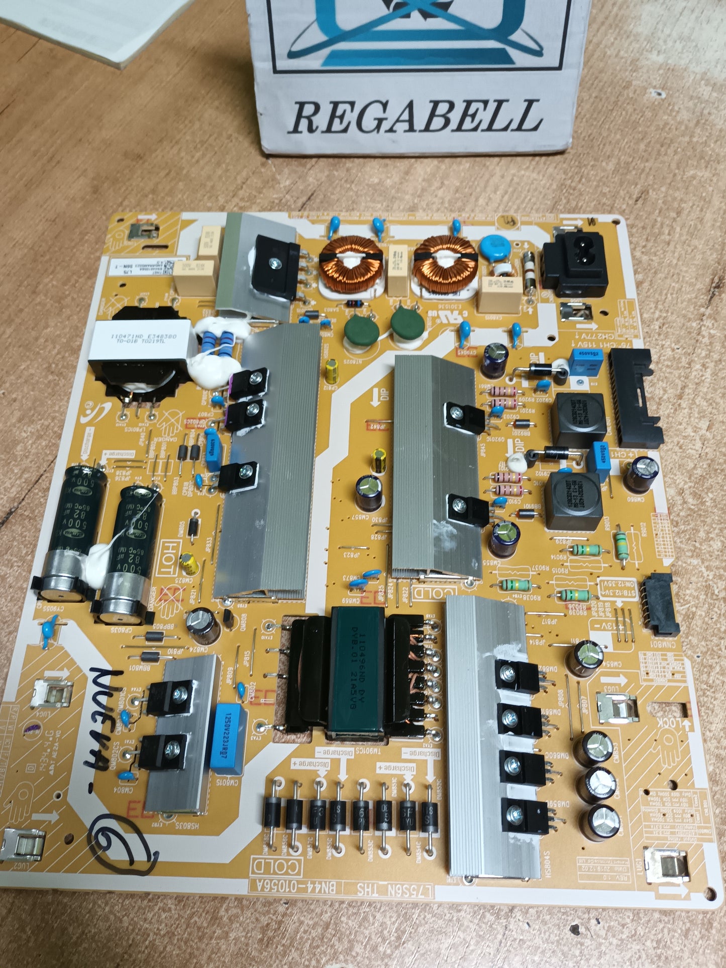 BN44-01056A, NUEVA SIN USAR, de tv SAMSUNG UE75AU7172U