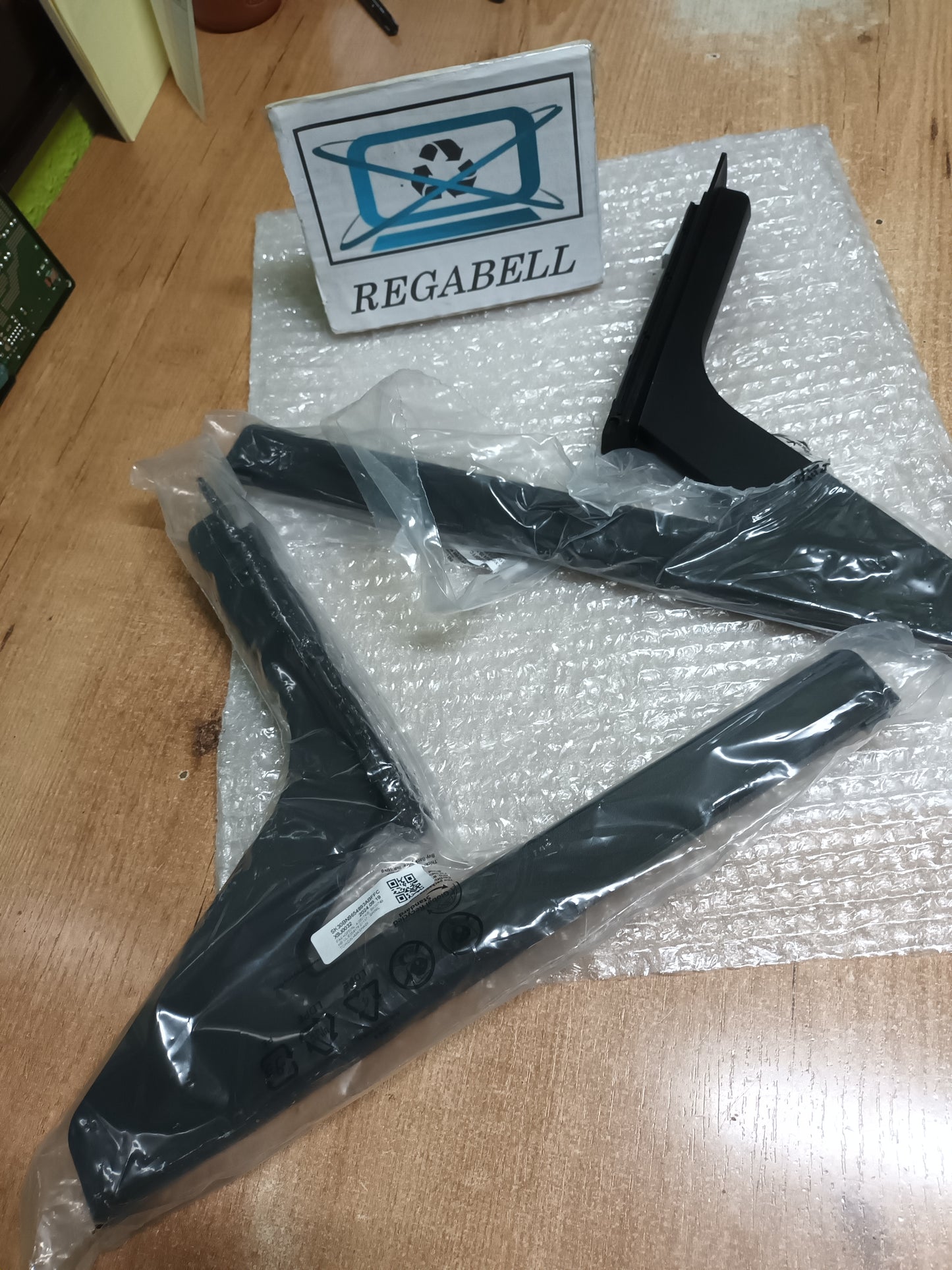 PIES DE TV SAMSUNG TQ85Q60DAU, NUEVOS (ref-210)