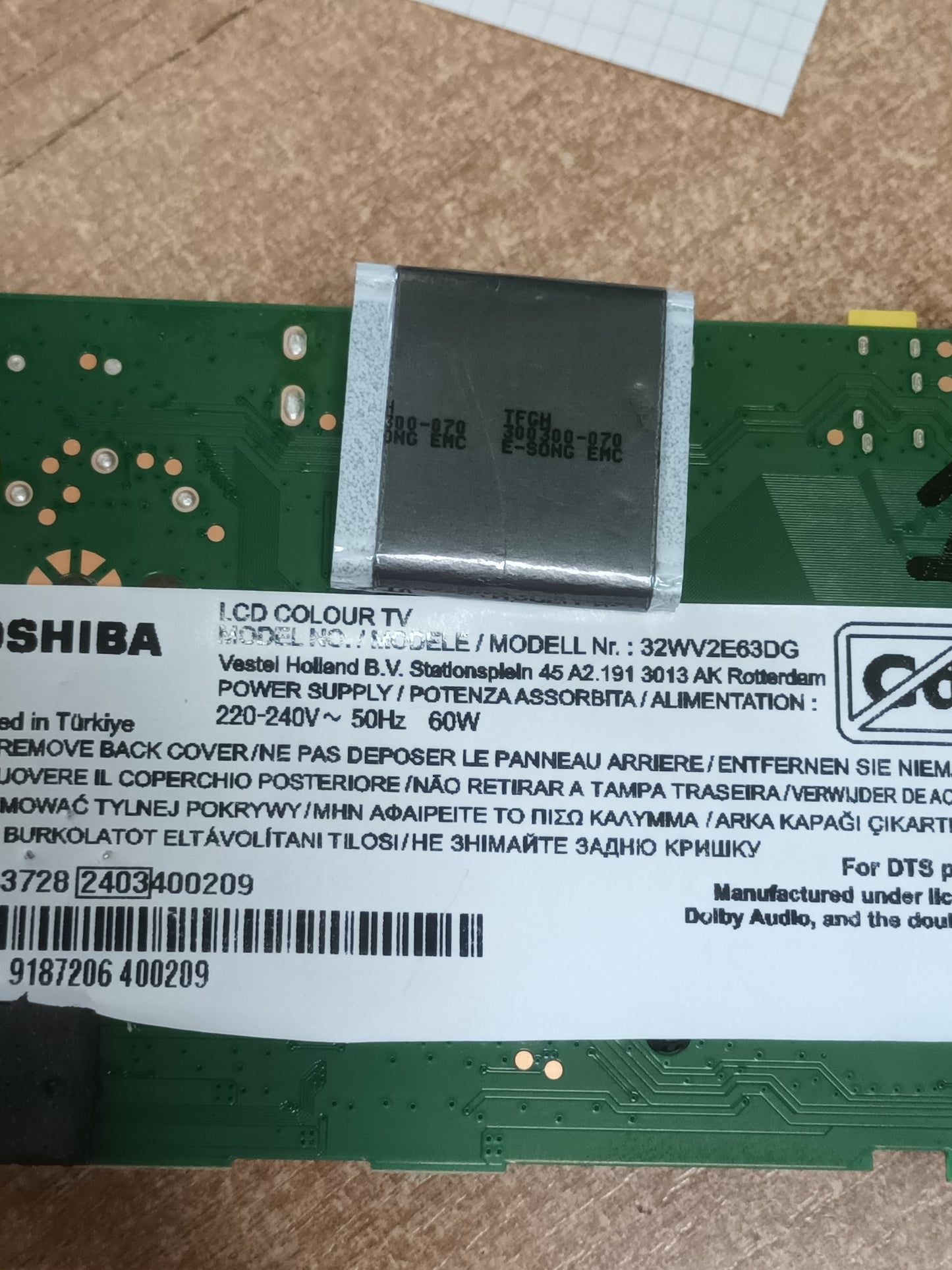 PIES TV TOSHIBA 32WV2E63DG, (NUEVOS SIN USAR)
