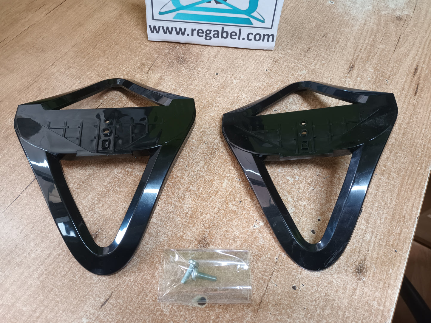 PIES DE TV NEVIR NVR-8075-32RD2S-SMA-N, (REF-96)