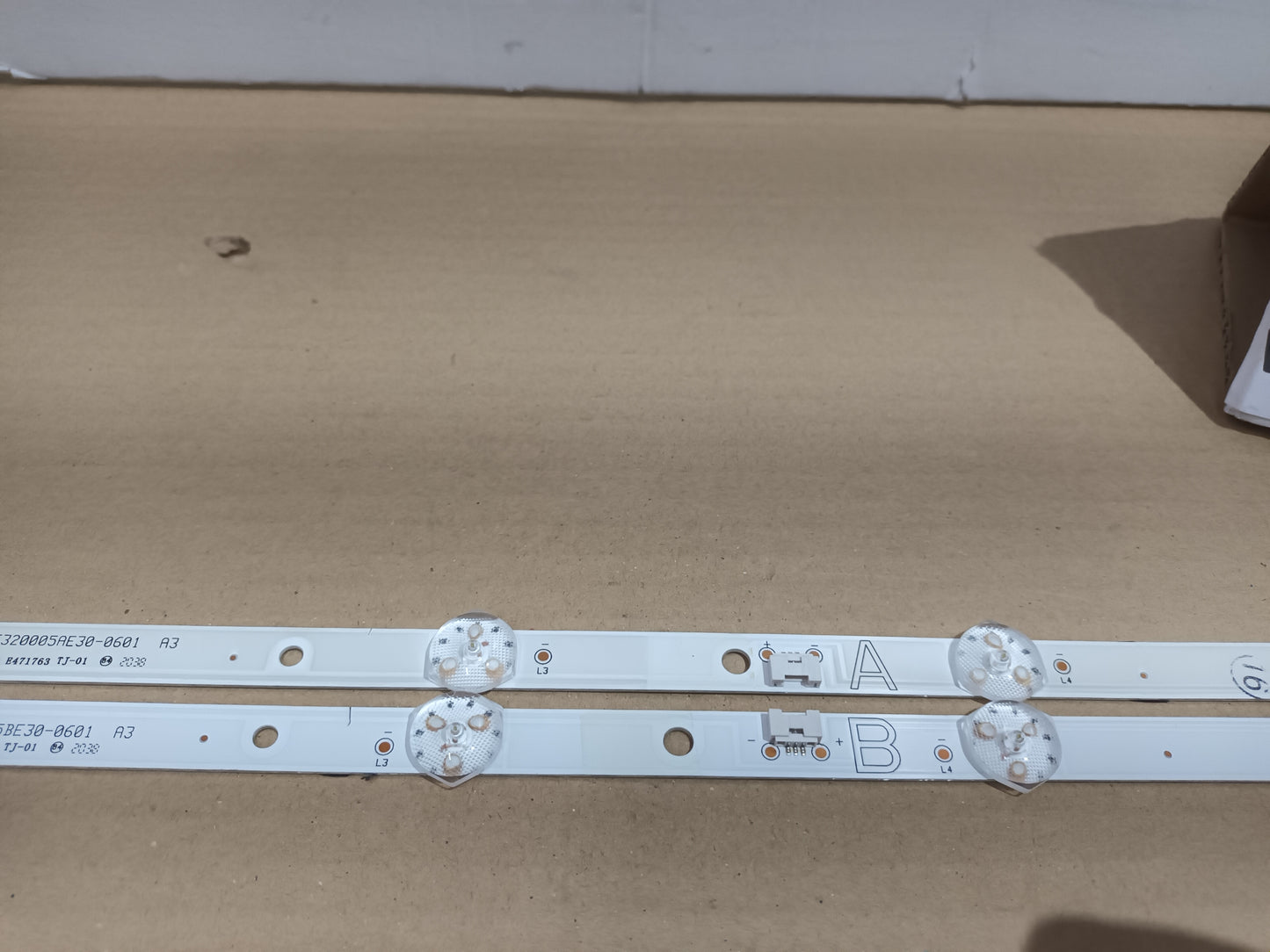 JVC LT-32VH39005, KIT 2 TIRAS LED (ref,225)
