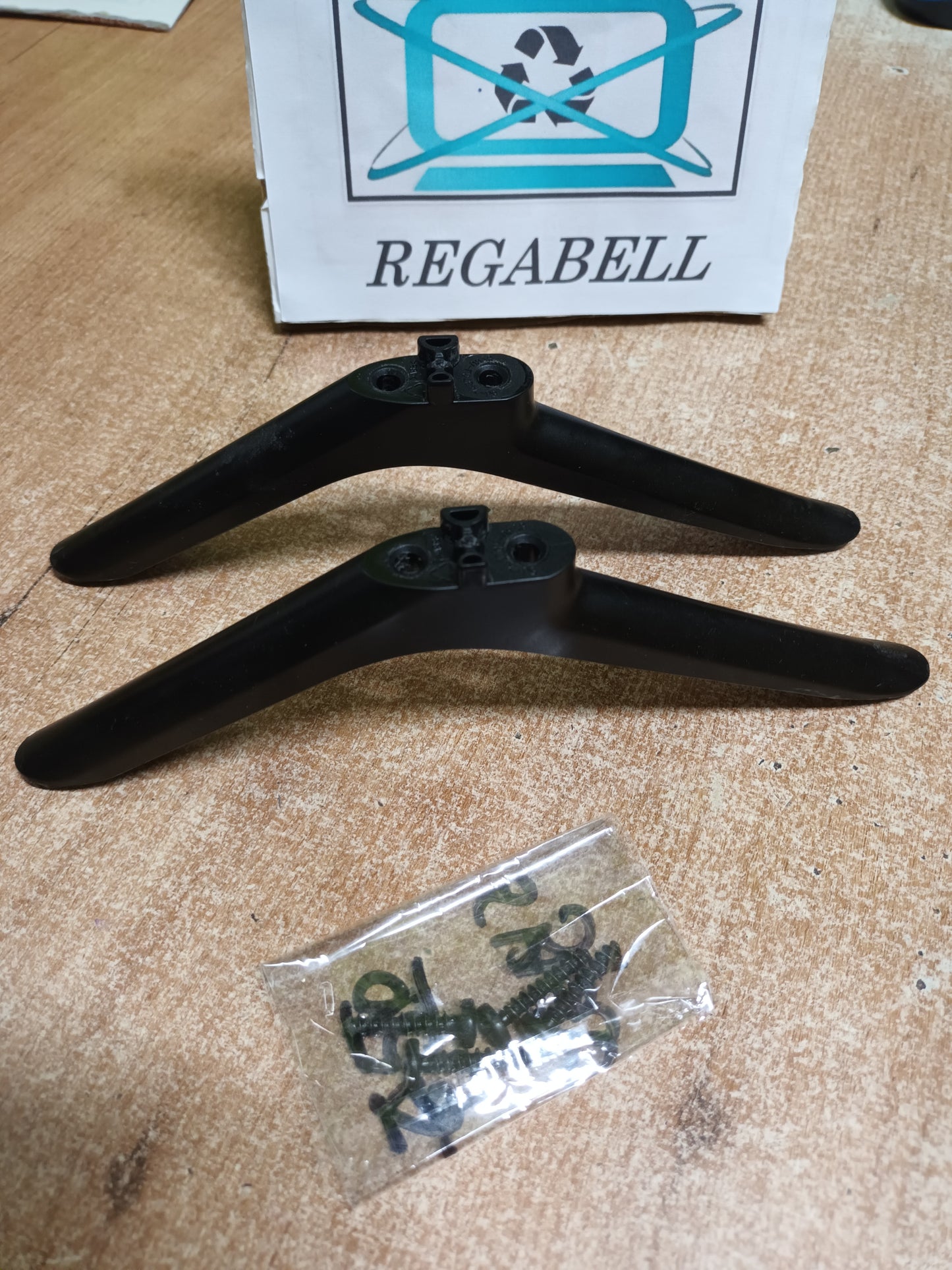 PIES DE TV XIAOMI TV L32M7-7A, Envio los tornillos ref-239
