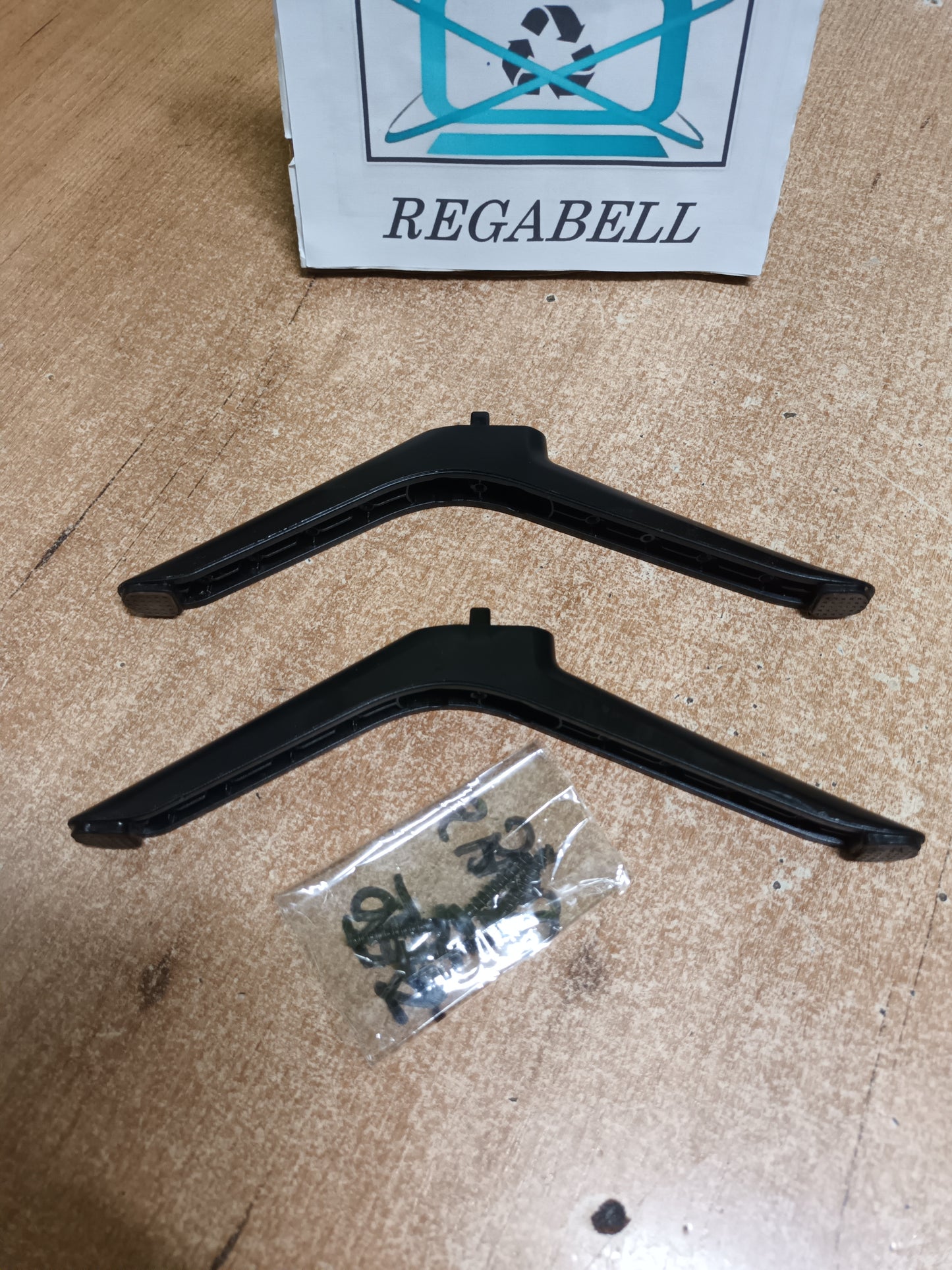 PIES DE TV XIAOMI TV L32M7-7A, Envio los tornillos ref-239