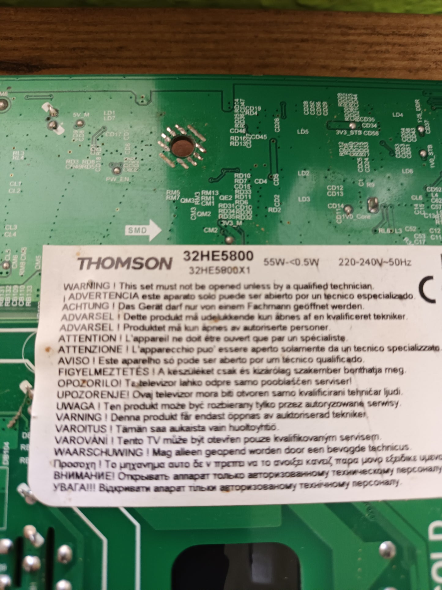 PIES DE TV THOMSON 32HE5800,