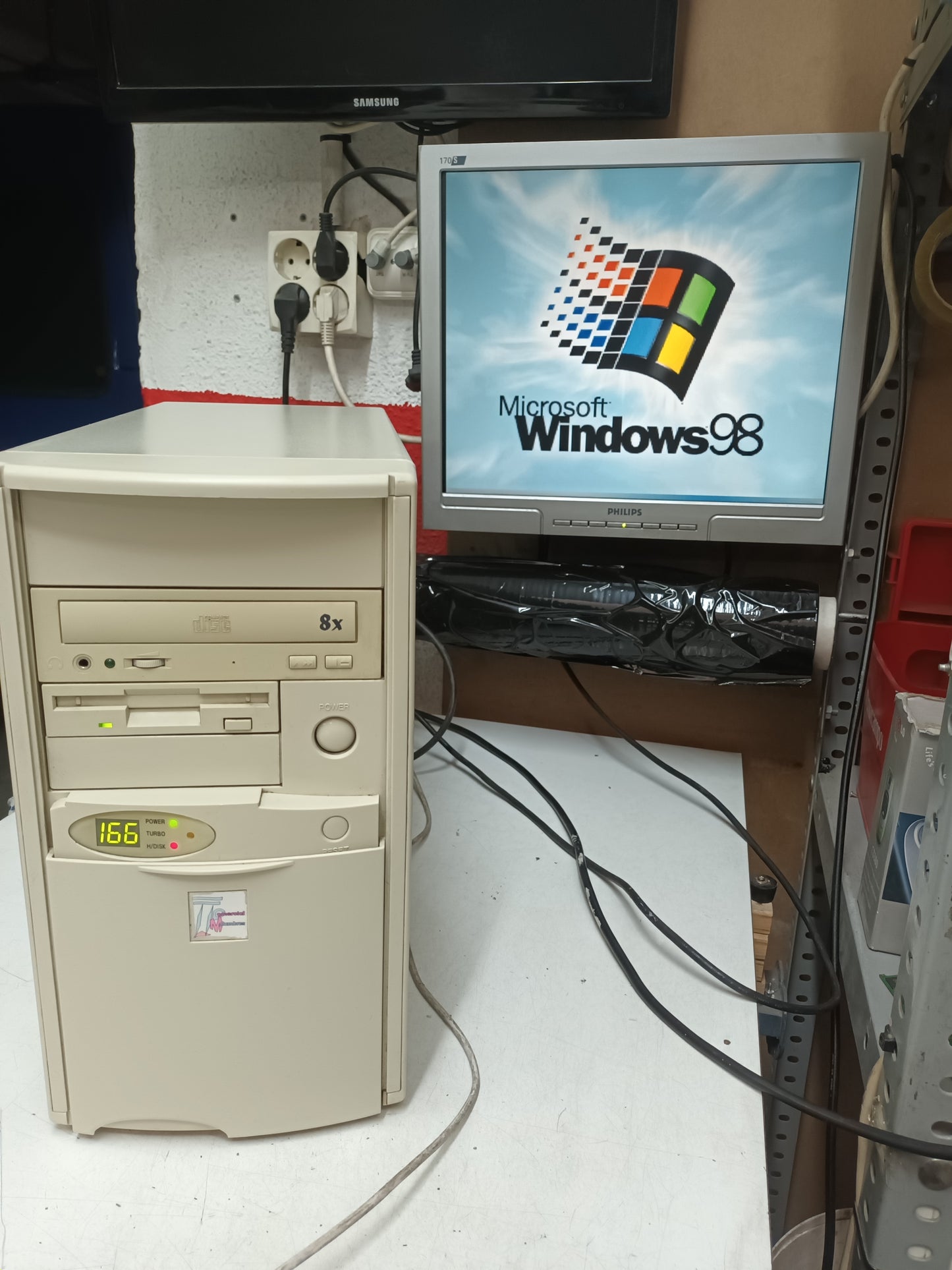 n-8, pc retro PENTIUM MMX, 166MHZ