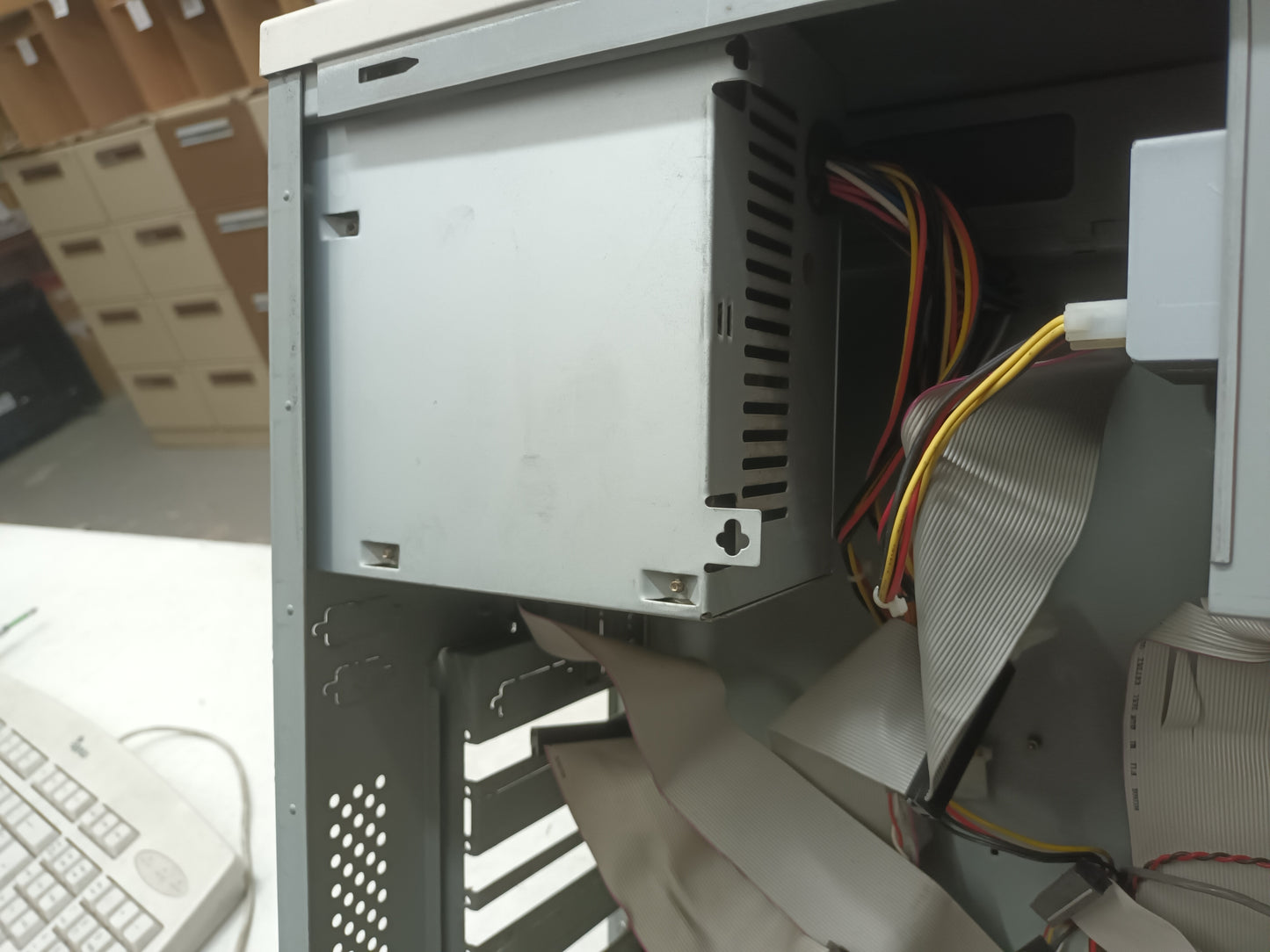 CAJA DE PC antigua,