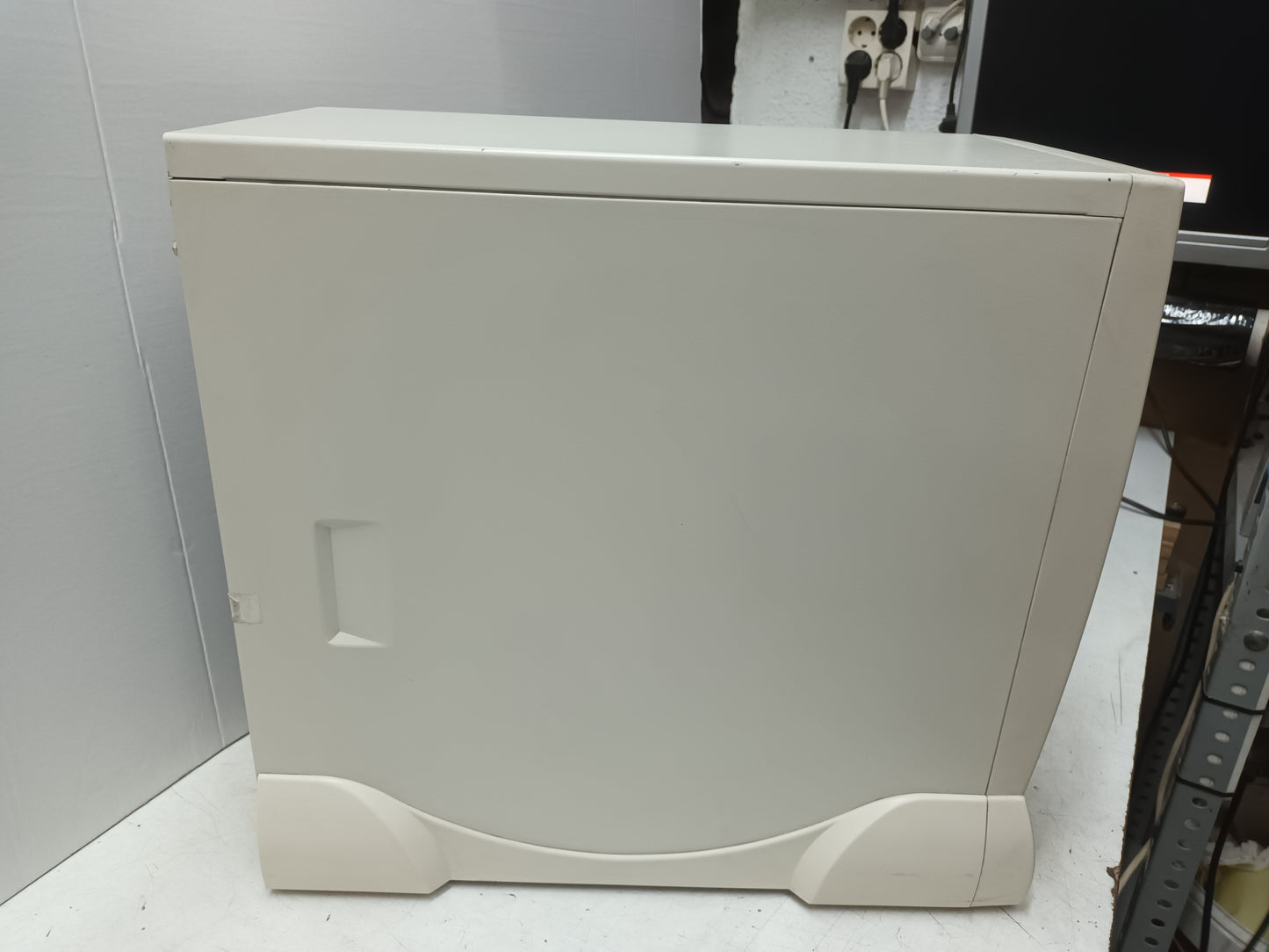 CAJA DE PC antigua,