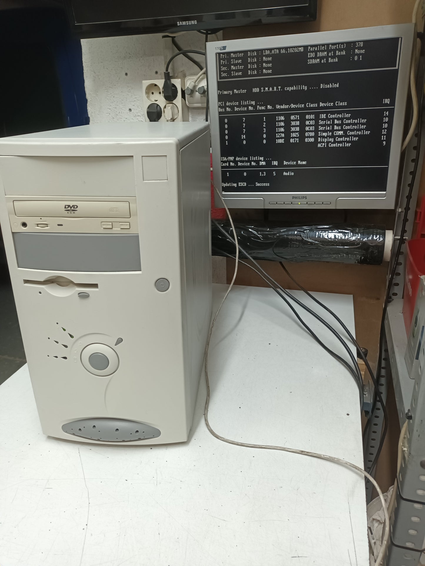 PC retro Pentium III 733MHz con Windows 98