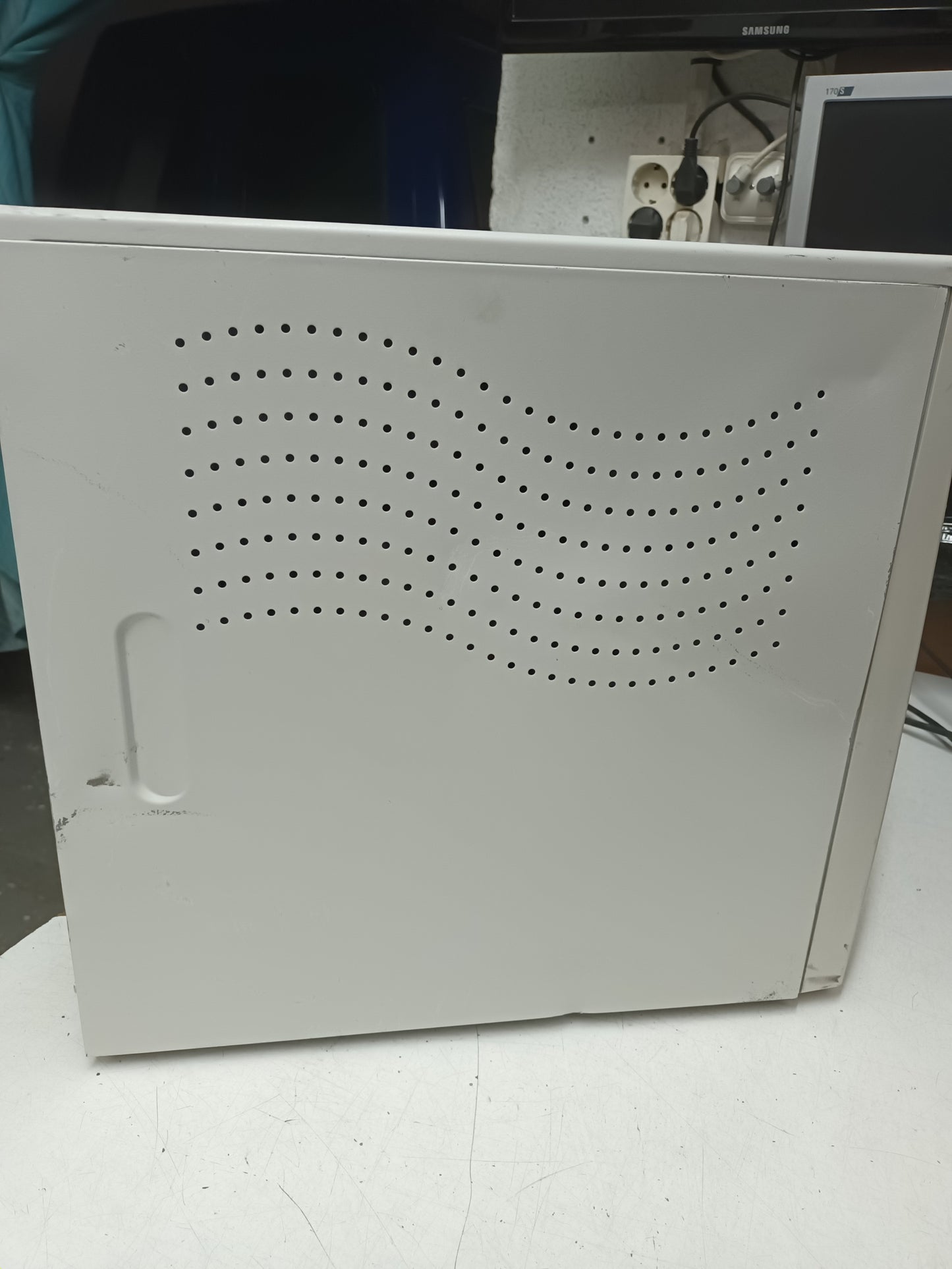 PC retro Pentium III 733MHz con Windows 98
