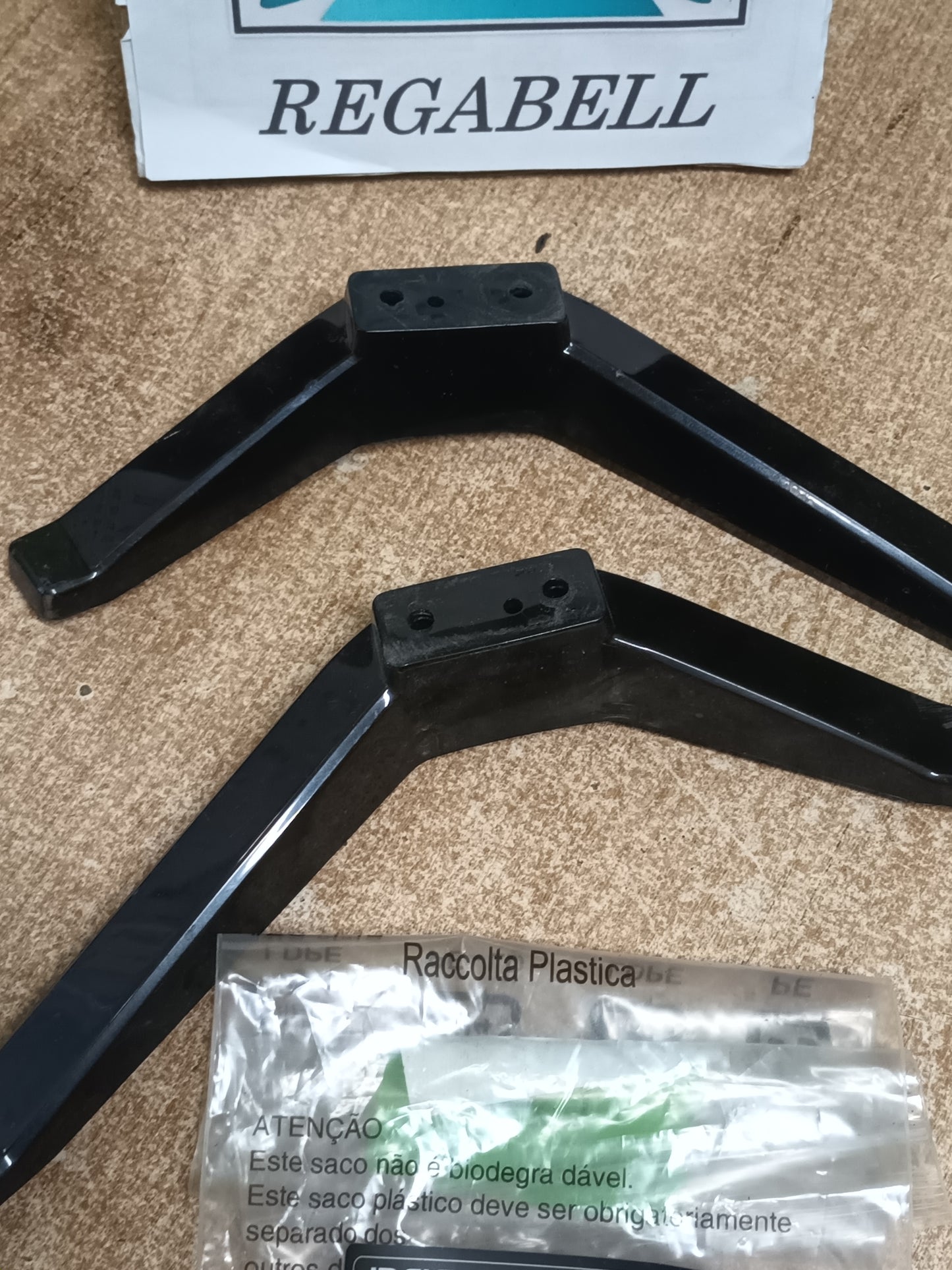 PIES DE TV INFINITON INTV-32M302, (ref-253)