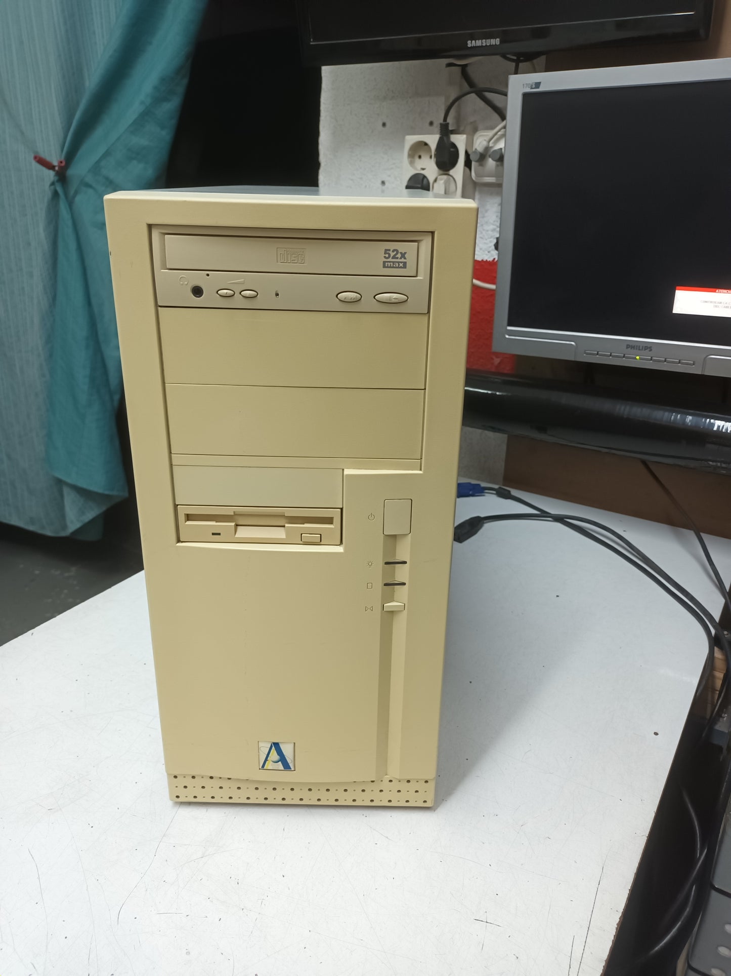 N-28, PC PENTIUM III 800eb MHZ