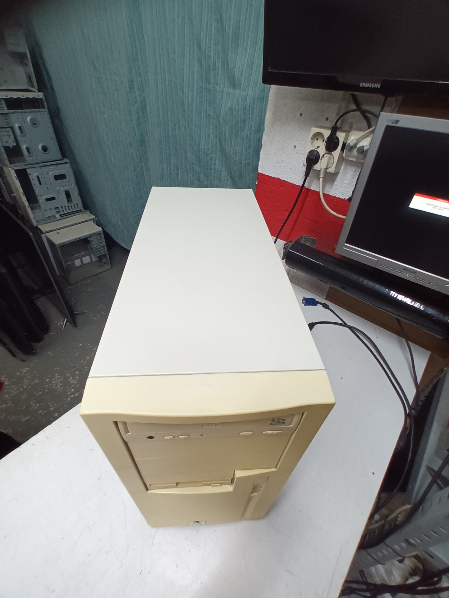 N-28, PC PENTIUM III 800eb MHZ