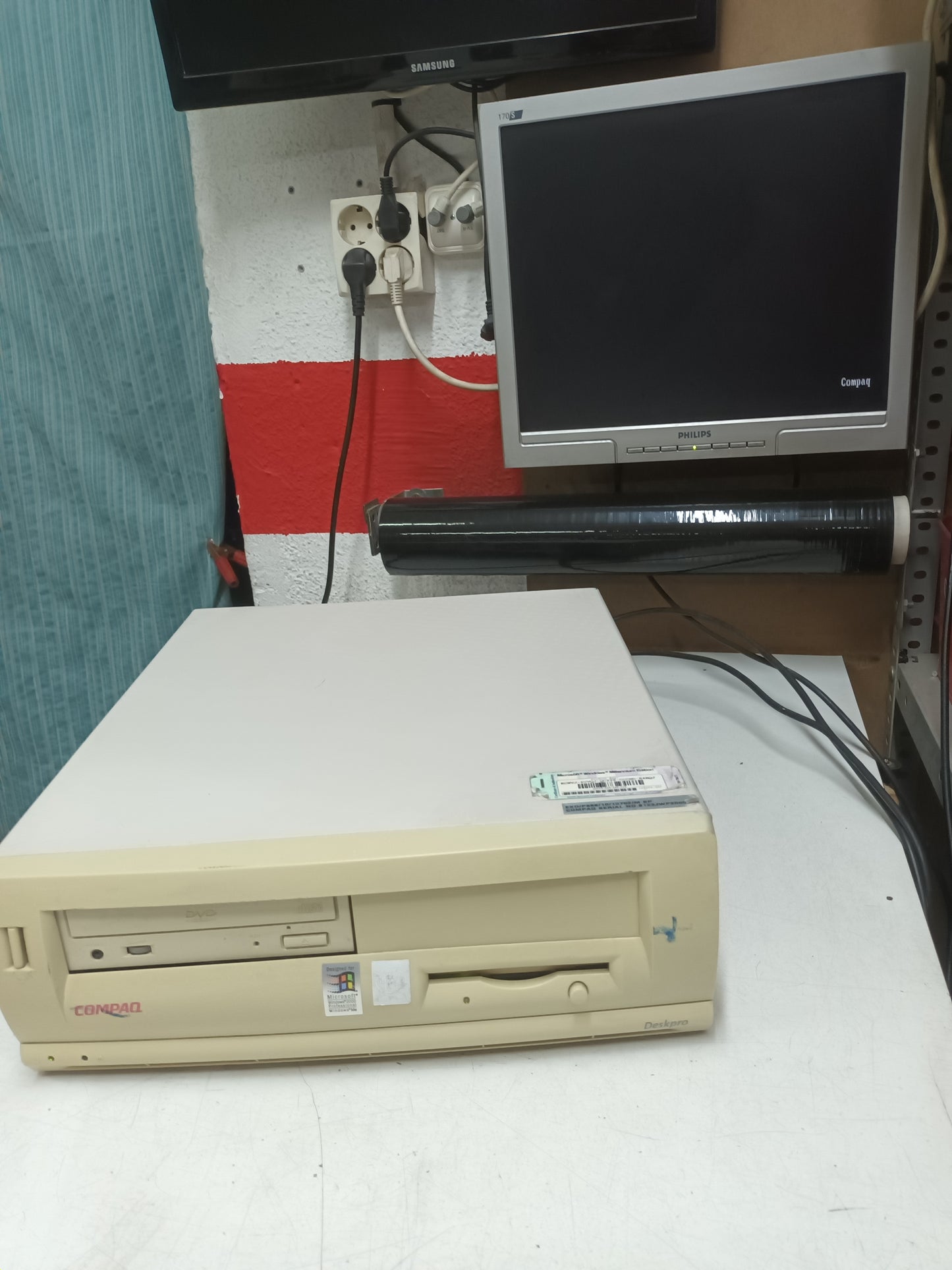 n-35 PC Retro Compaq Deskpro Pentium III 866MHz