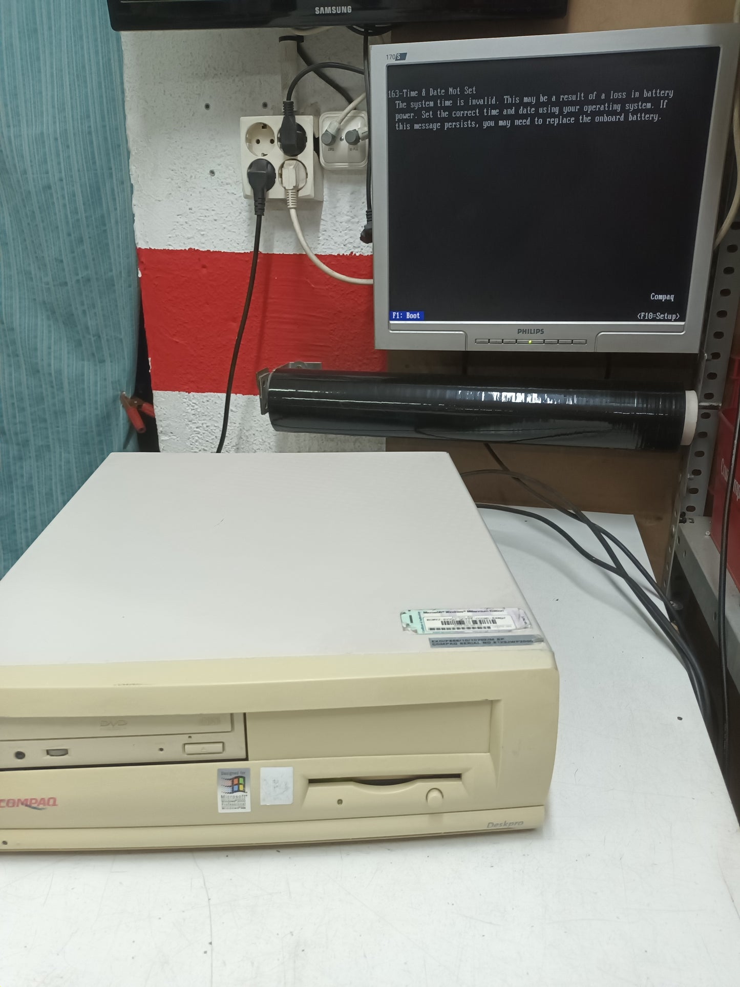 n-35 PC Retro Compaq Deskpro Pentium III 866MHz