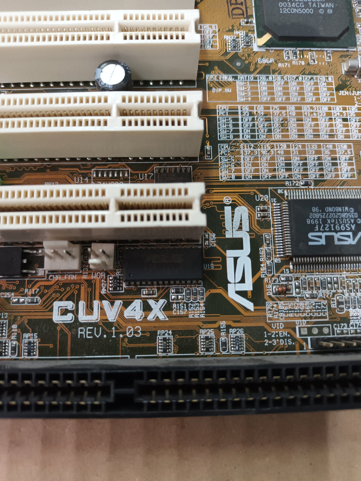N-37, placa base, asus CUV4X, pentium III, 520E MHZ